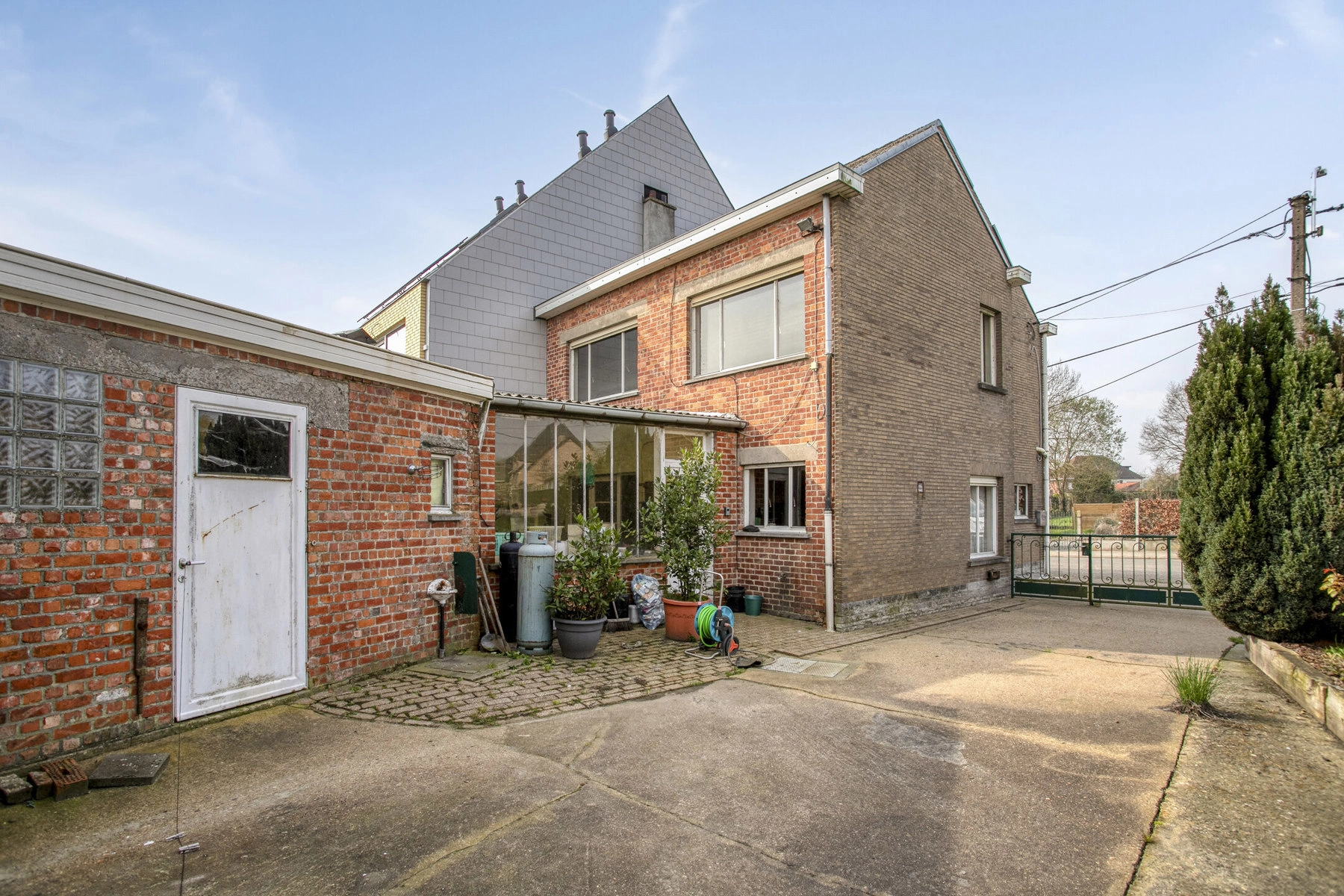 d261d9698cf74dffb10db507e429b0ab photo