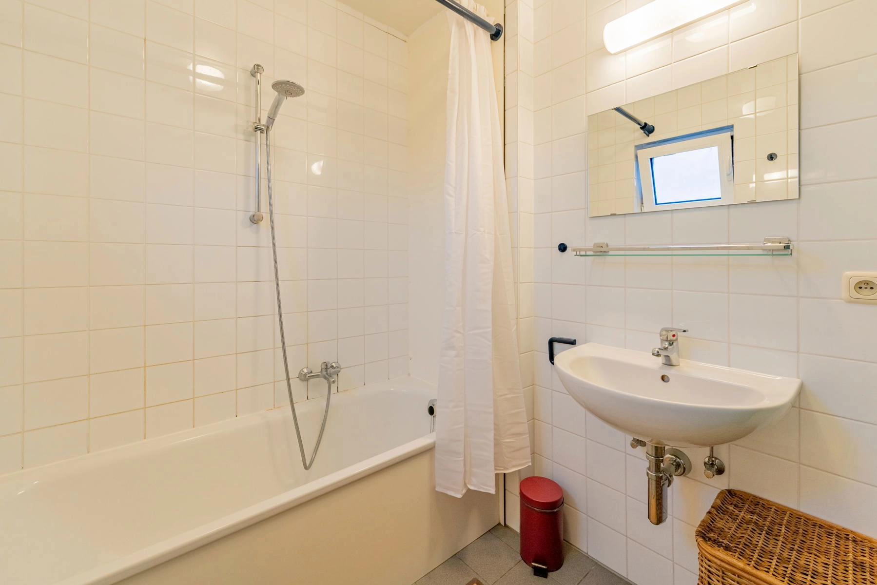 a10afb10ff134fd4b95b8e532313aa9c photo