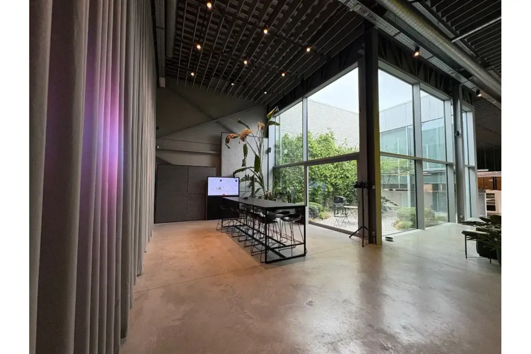 648d69bc3e204888a2ebd184425b8c57 photo