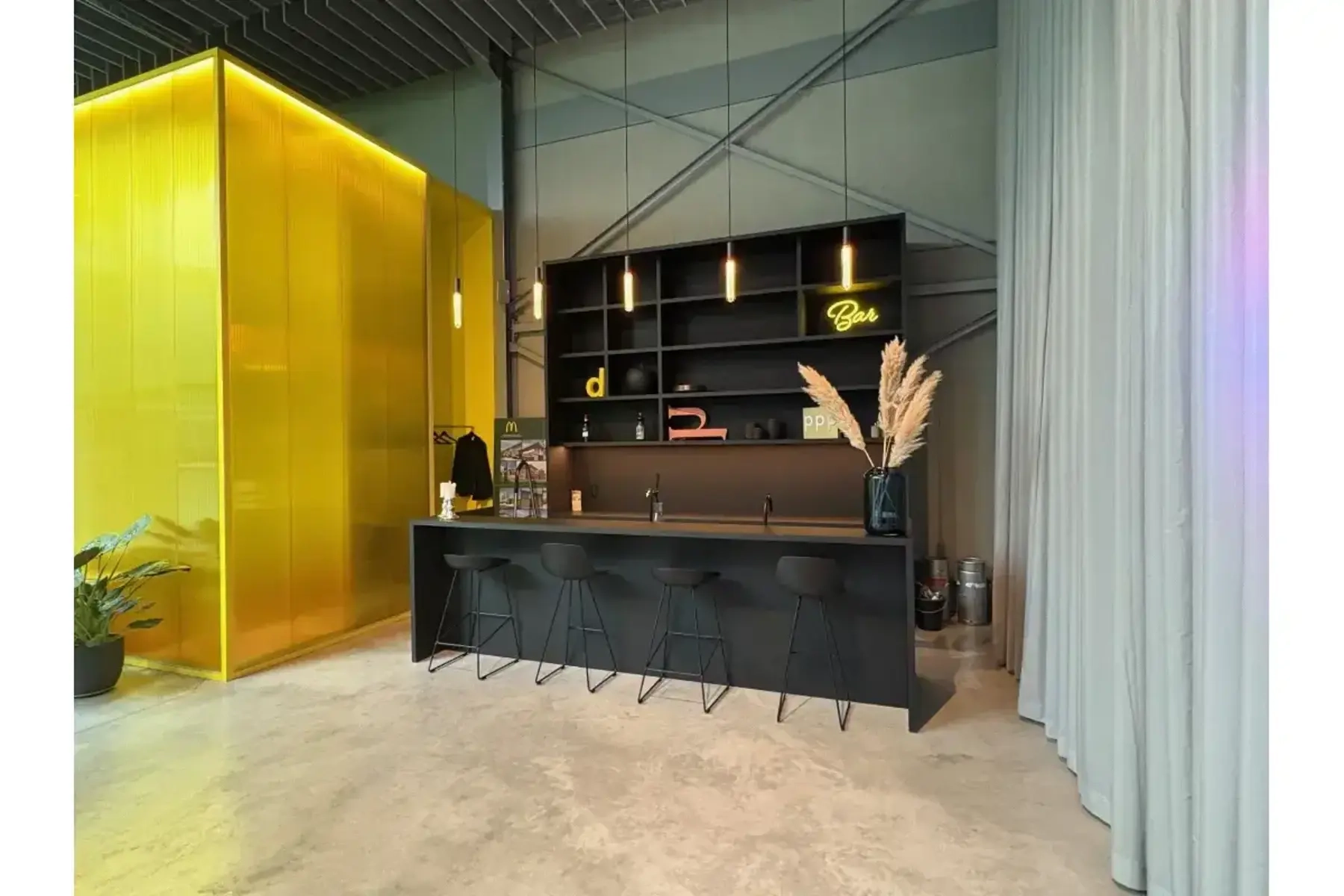 8ee37ac2926d4fc6b80f51573715b7fc photo