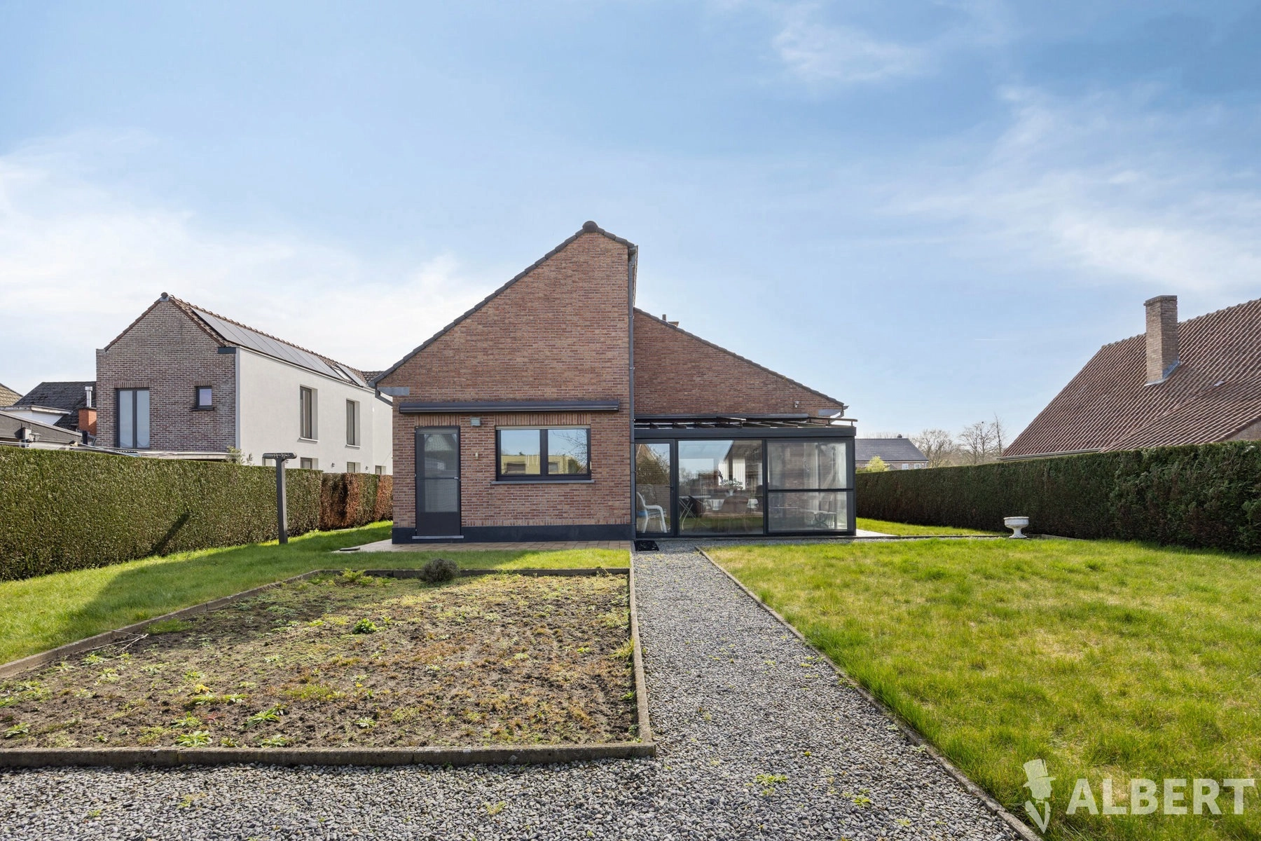 dfd2427418914ea484c96615ef3aebad photo