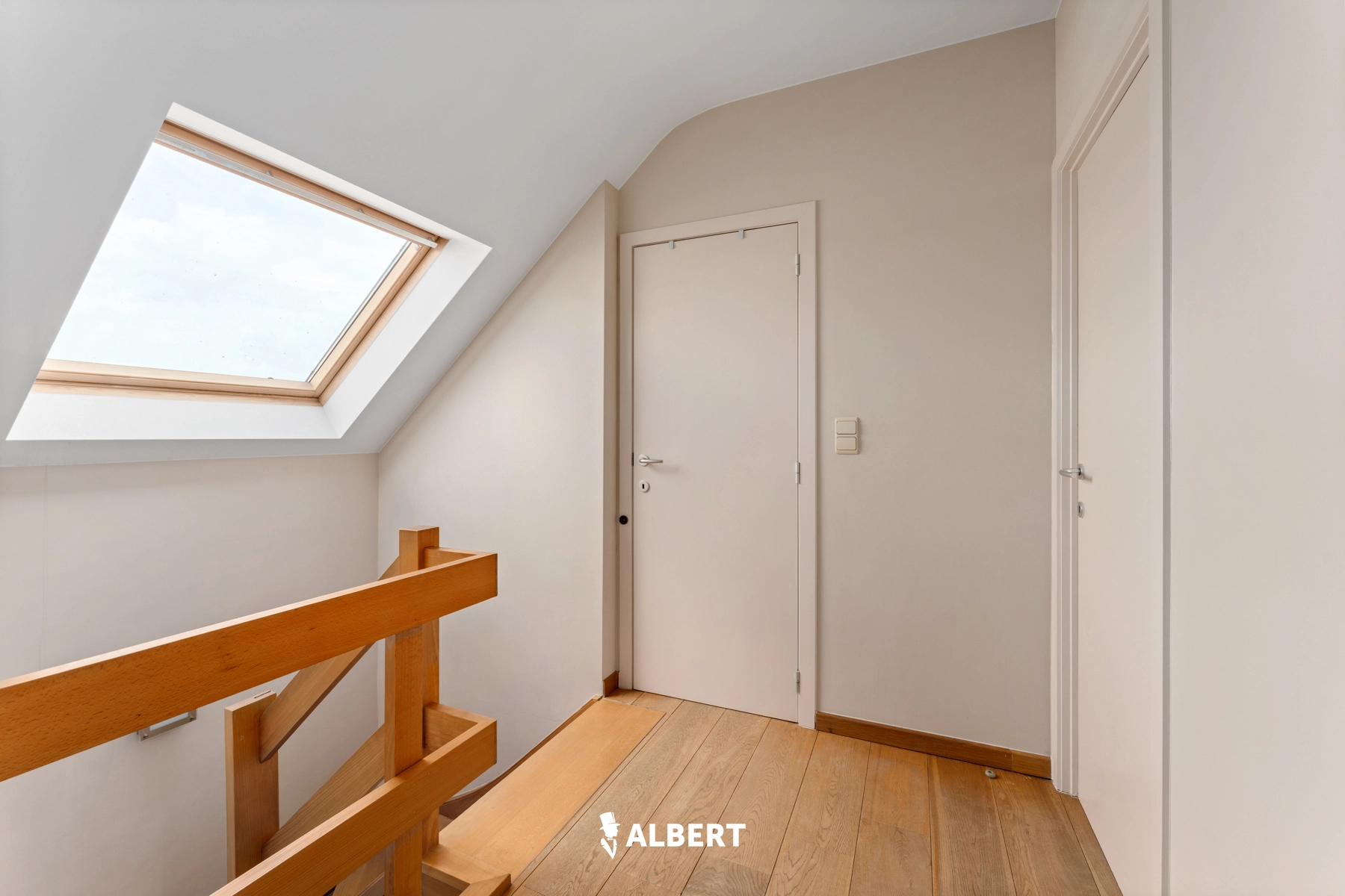 a781e93a84f047539e5c6635f625fb3c photo