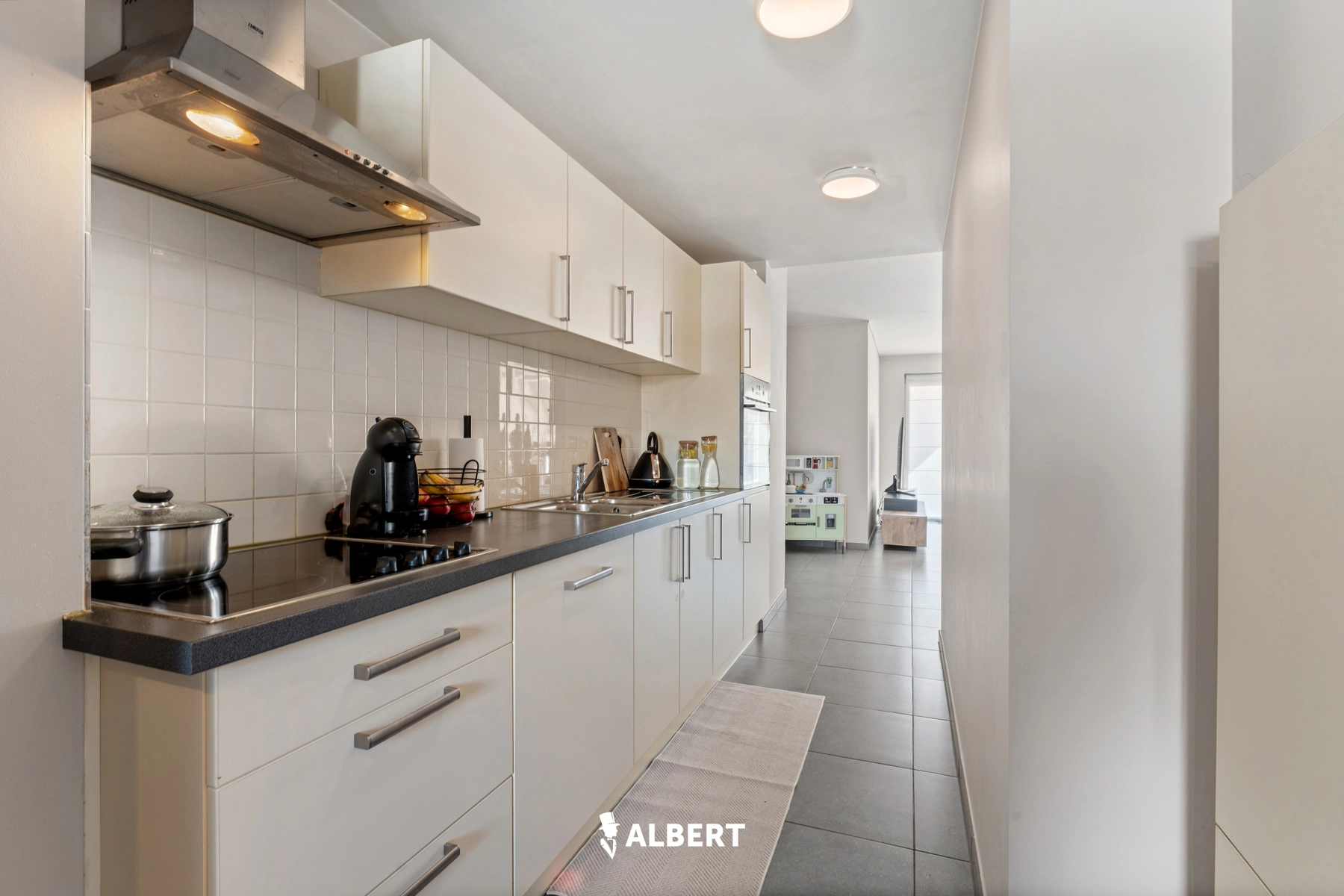 e8c526058b1e48e9a819c25adb4456bf photo