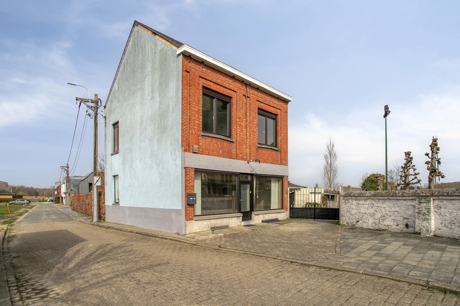 9fa0731ed2da4c3296e4e43fd953d40a photo