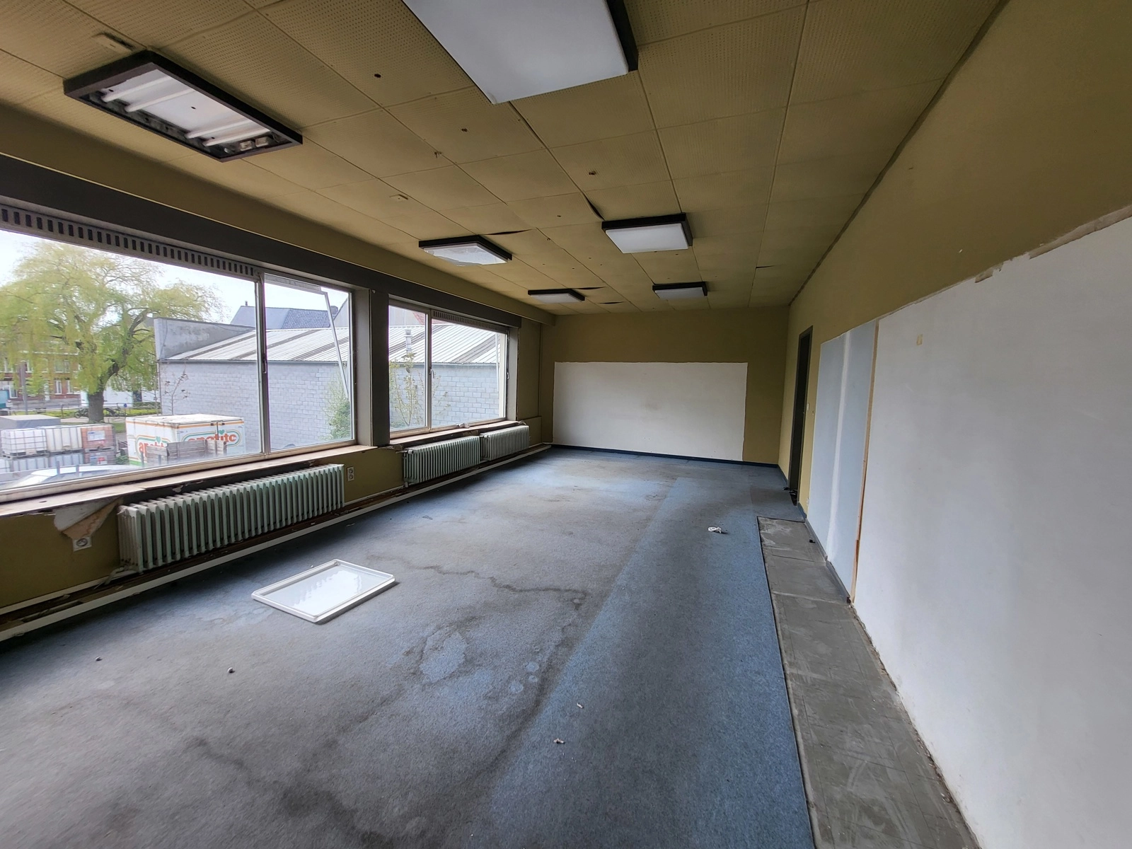 566f0f99ccd04784a3e7b1110ef9cbbe photo