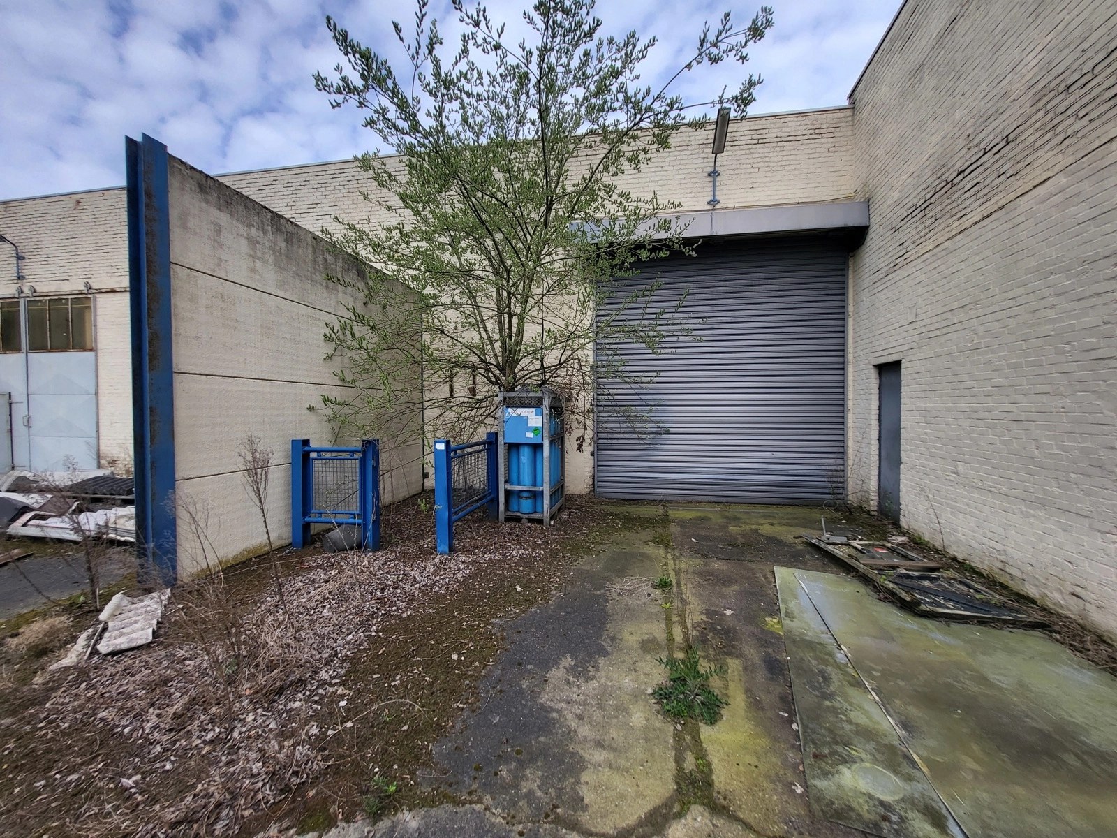 b4c60e07077646b4b37944fd8f1efe43 photo