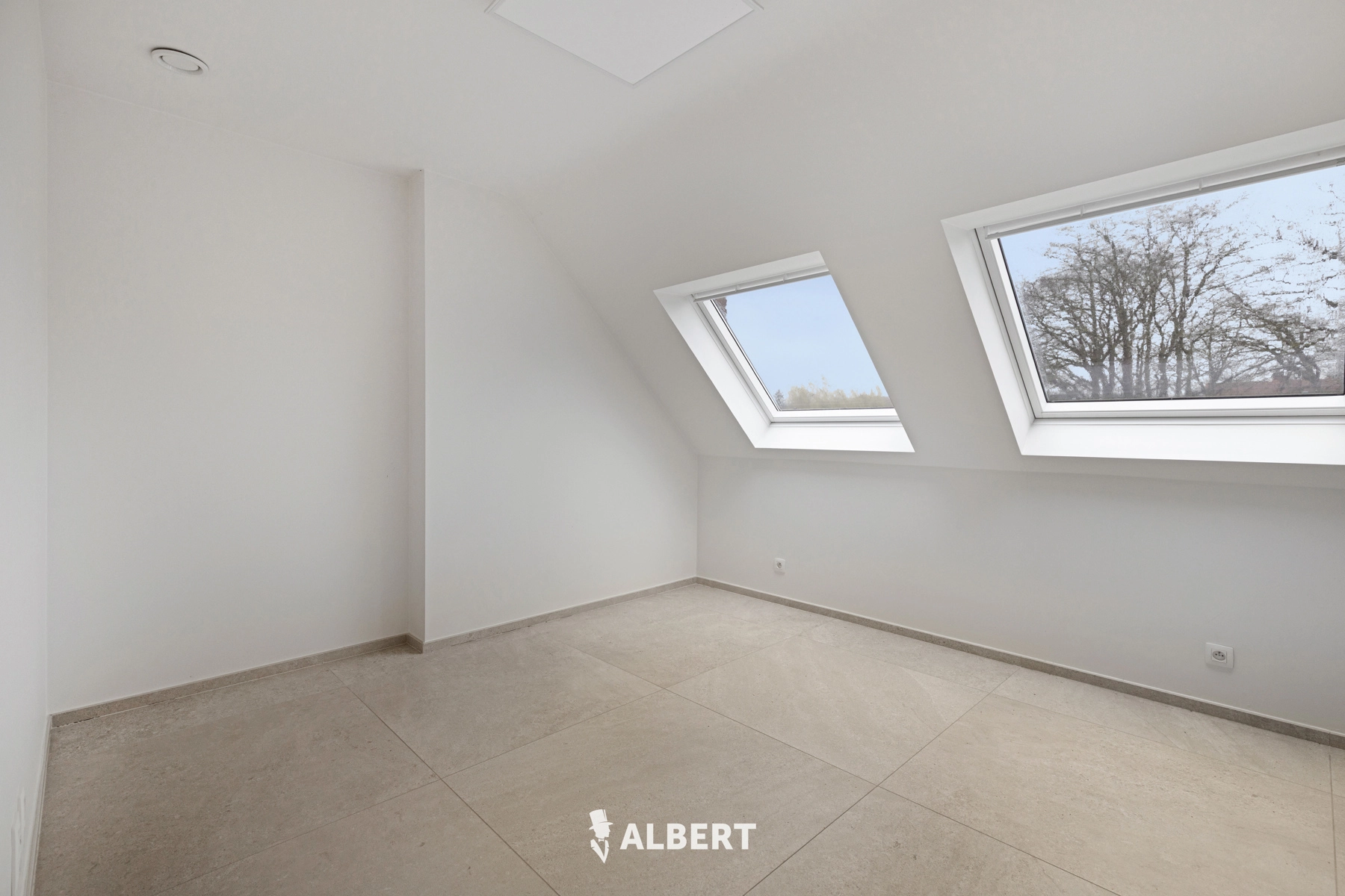 89ef13938f5a4b29b1d5f999ccc48a9b photo