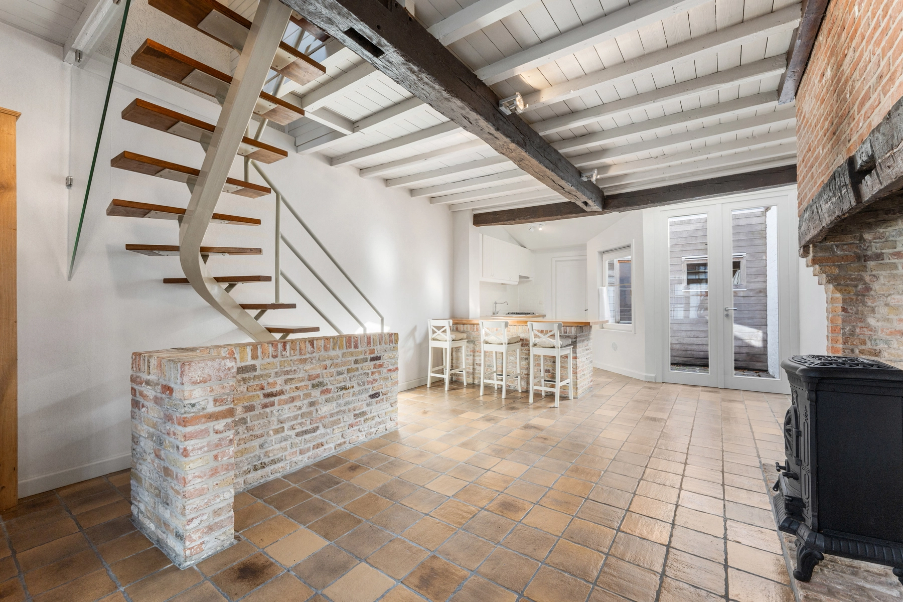 fbd93d8e3706488aa65e23b5951de13e photo