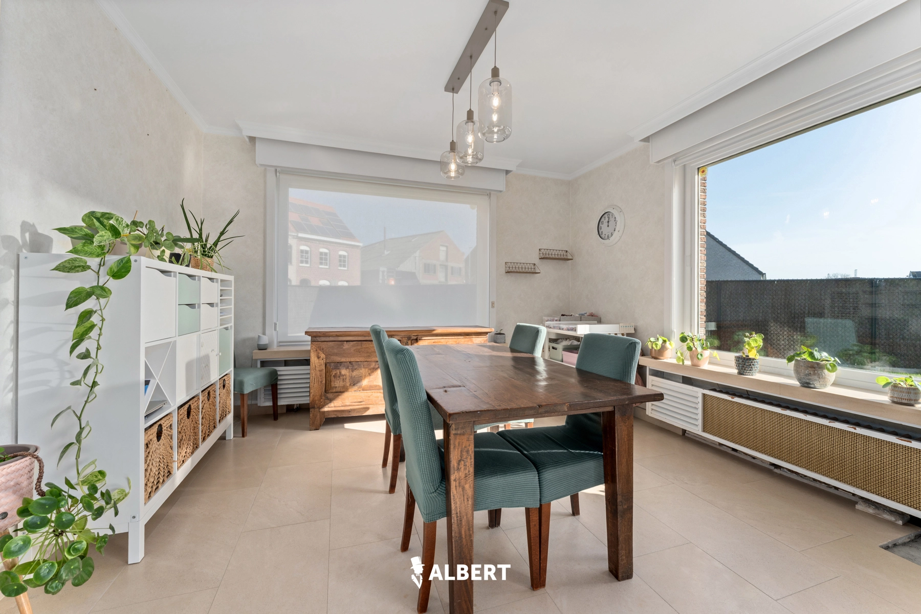 0f165a160e3a4daab426a7f188605789 photo