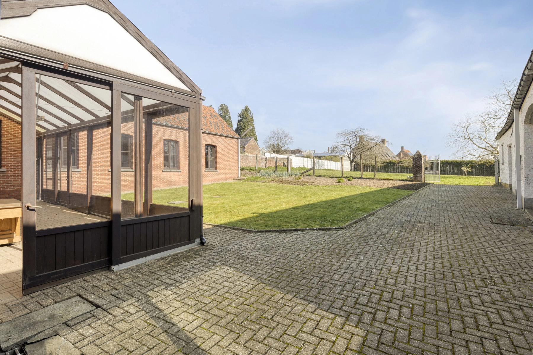 395980d4e7bc48aea5ecff0f84a3e9d6 photo