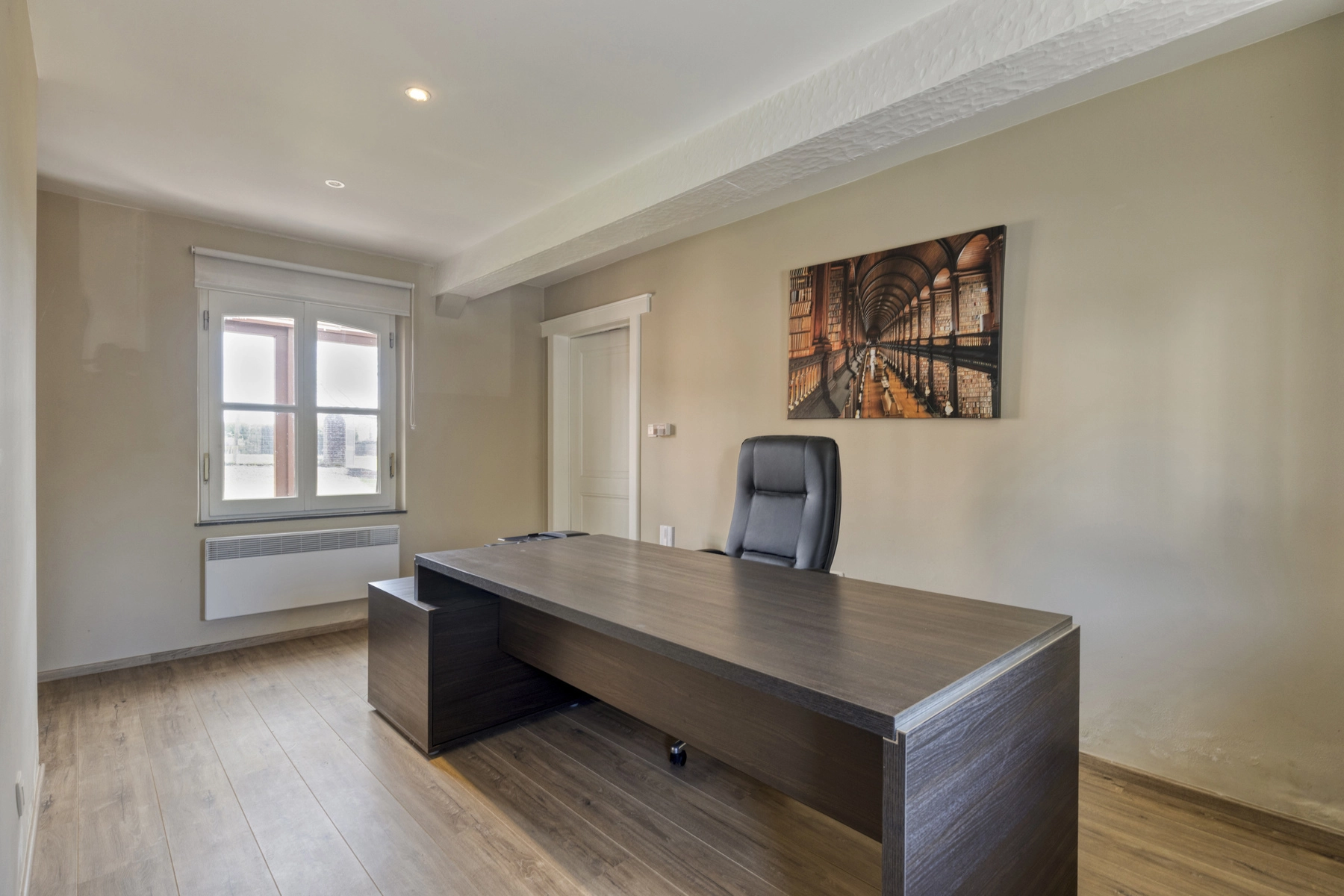 4444080ca8c14b29b7a470afdff8fb79 photo