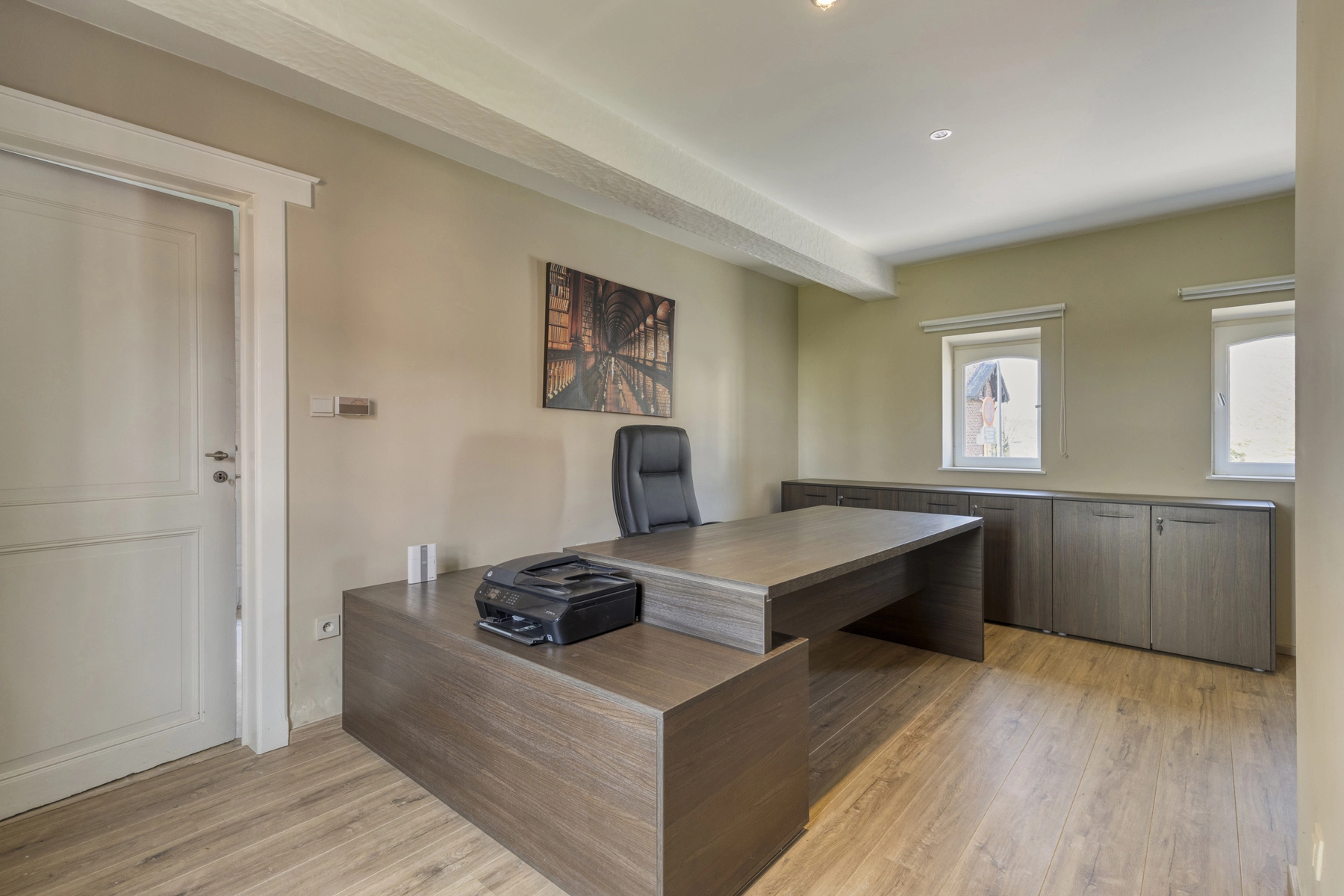 b136455659ff4fadacf2a96a5adffc9a photo