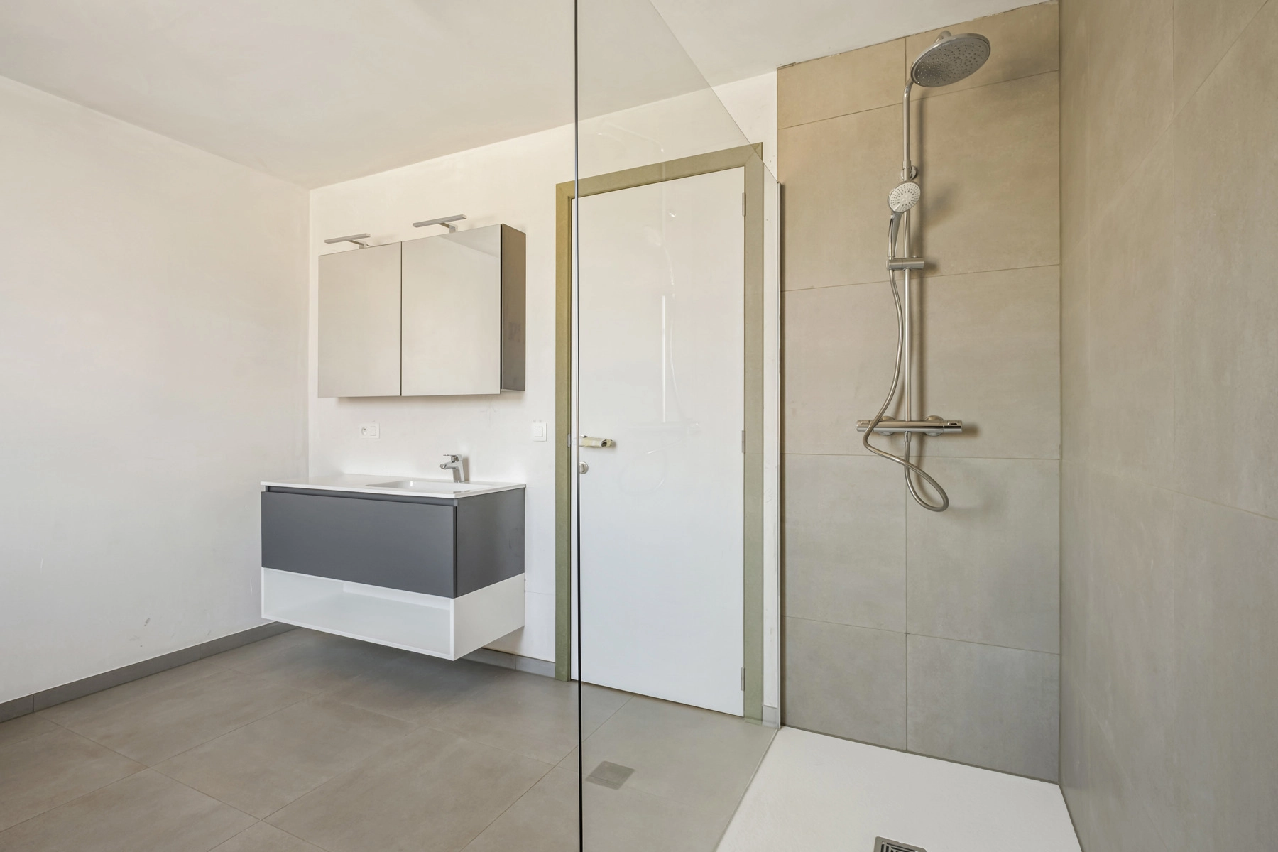 623cc6d6ee754894bfd163d2d5040ec4 photo