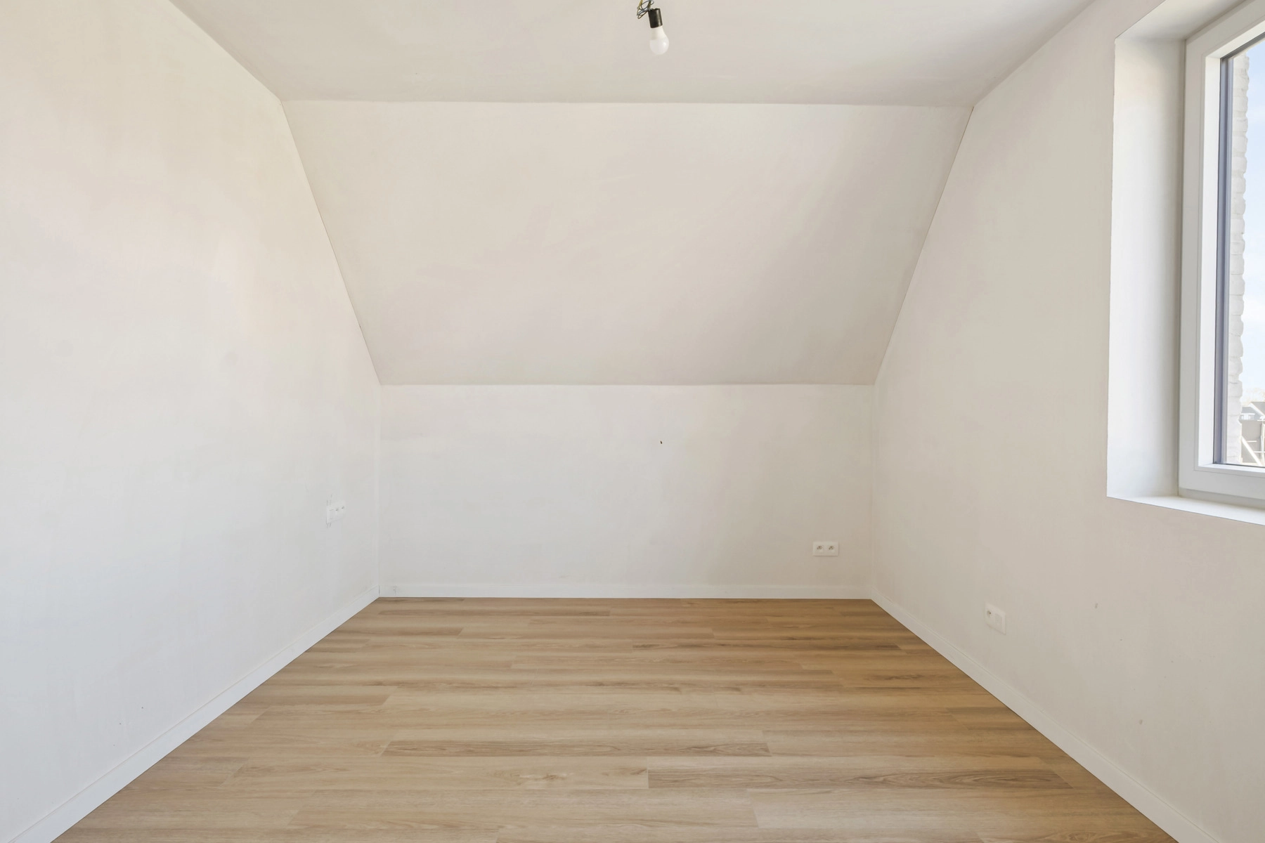 f340a74f38c84e2d9ccc509d4282c81a photo