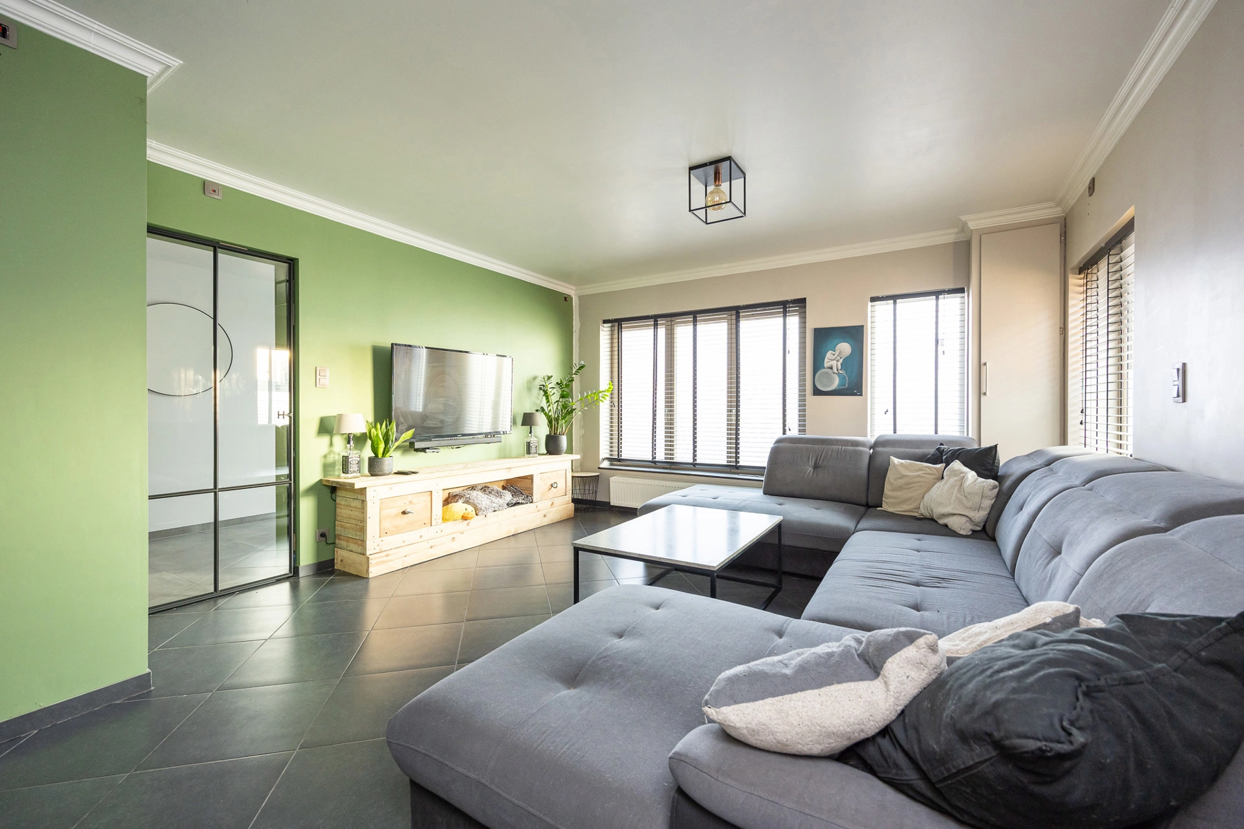 0a21d4ee6f9549c98ad51d8f26868054 photo