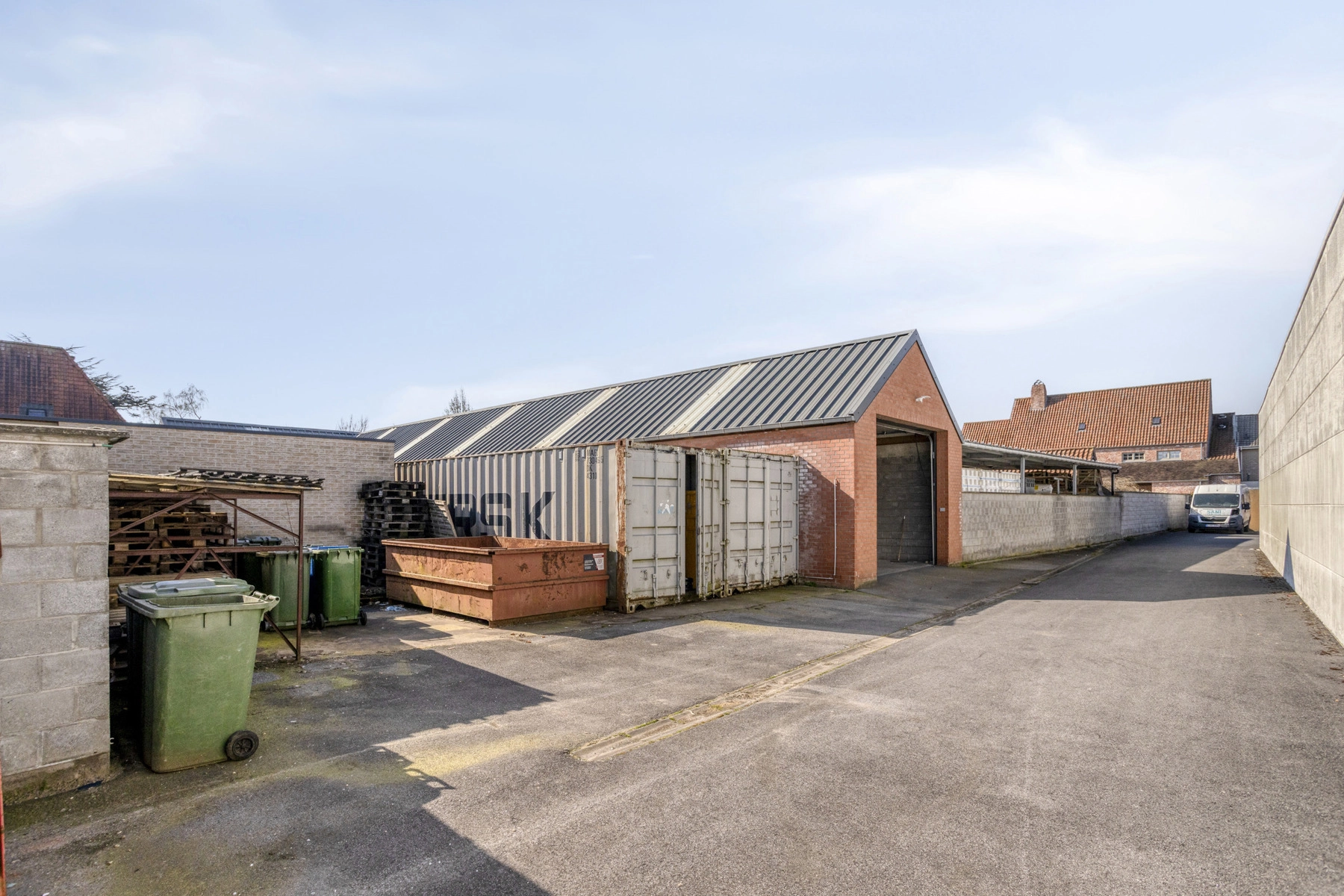 6c95f0232a11439f9a497d1487df7a68 photo