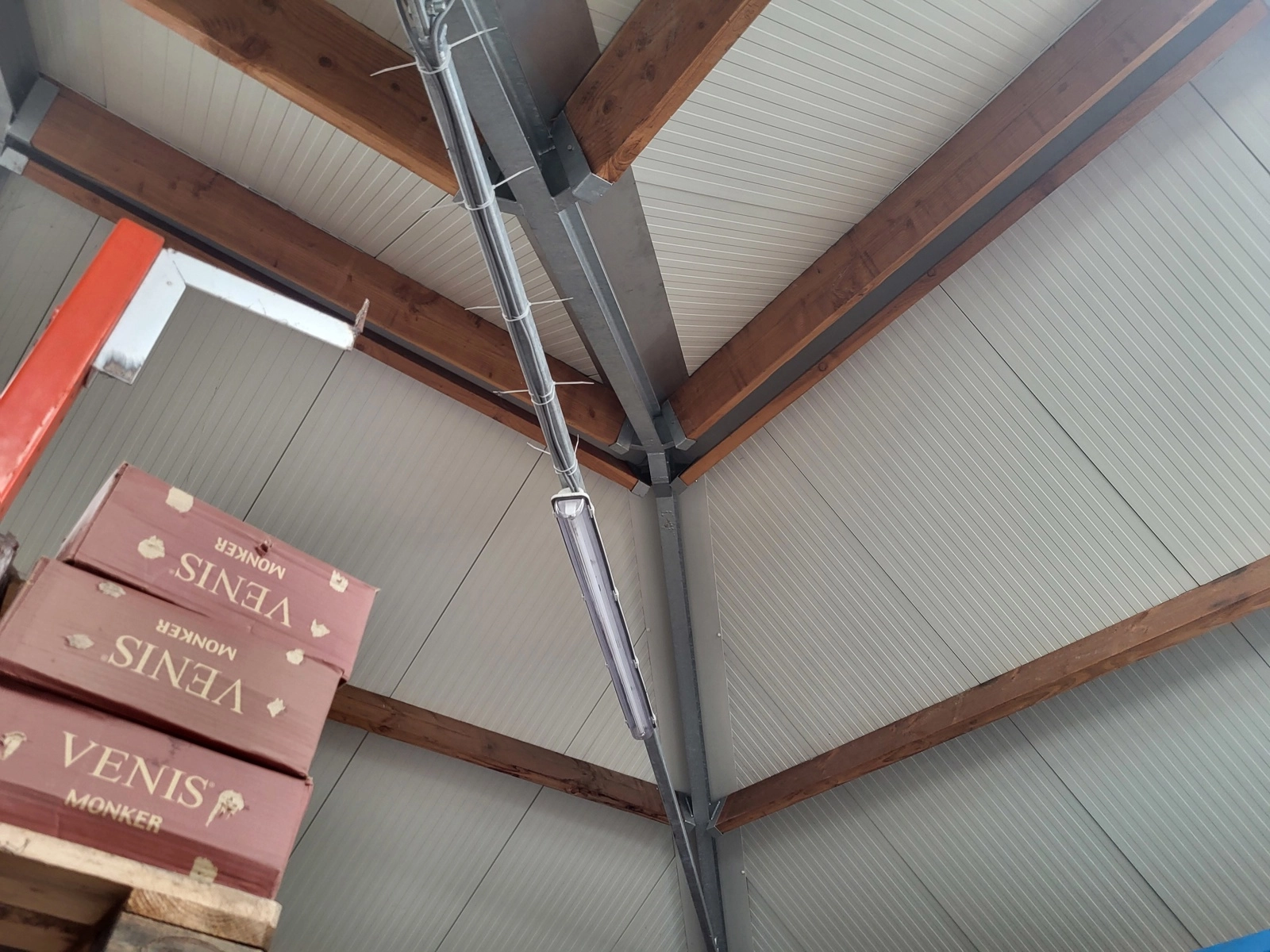 e7543e673b4d4c43b2456fd63abe05ae photo