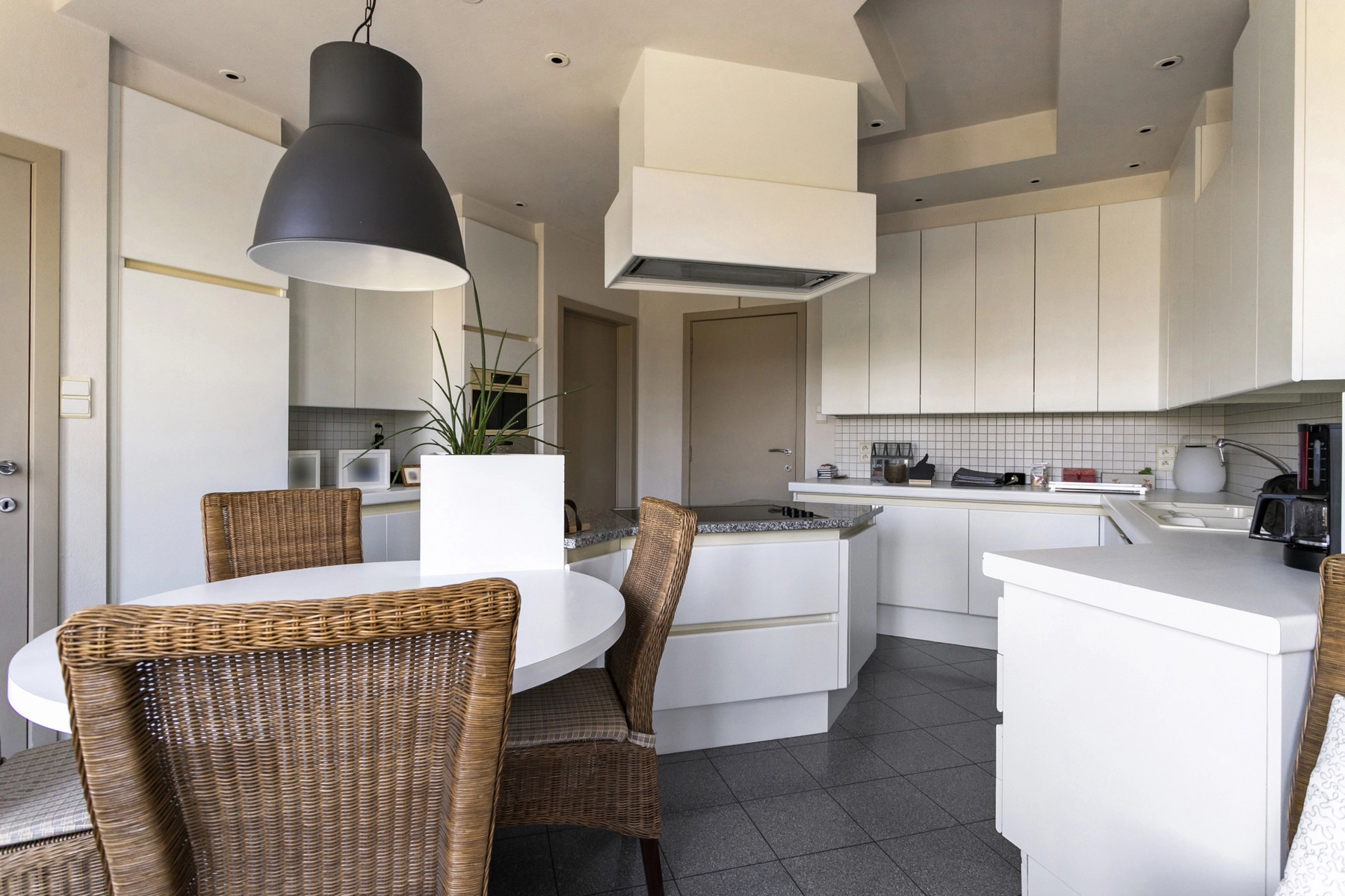 2892e036c5fe44baa1b1b9942906aa4f photo