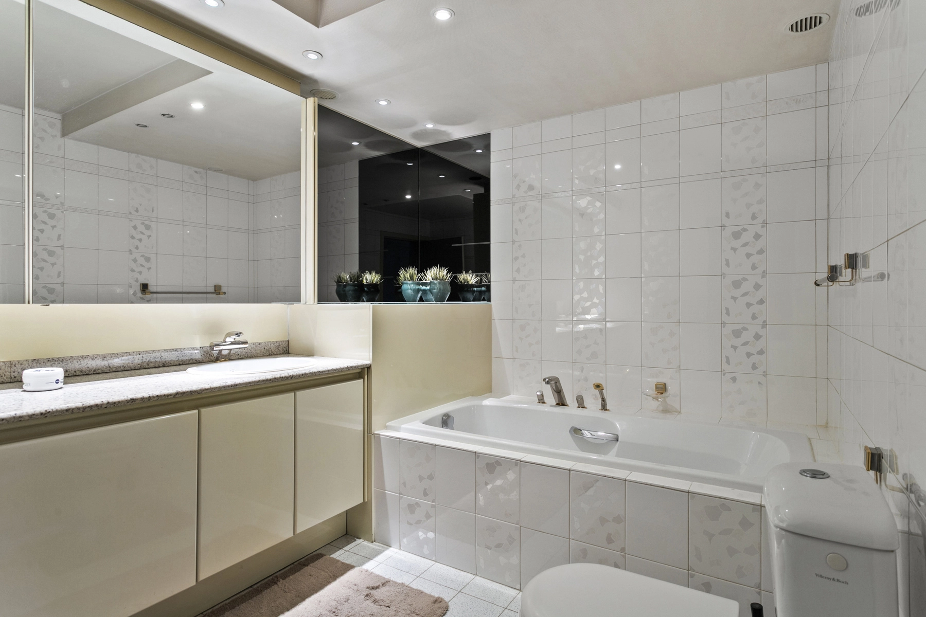 56129293bbb540ec920142ed4885e3d3 photo