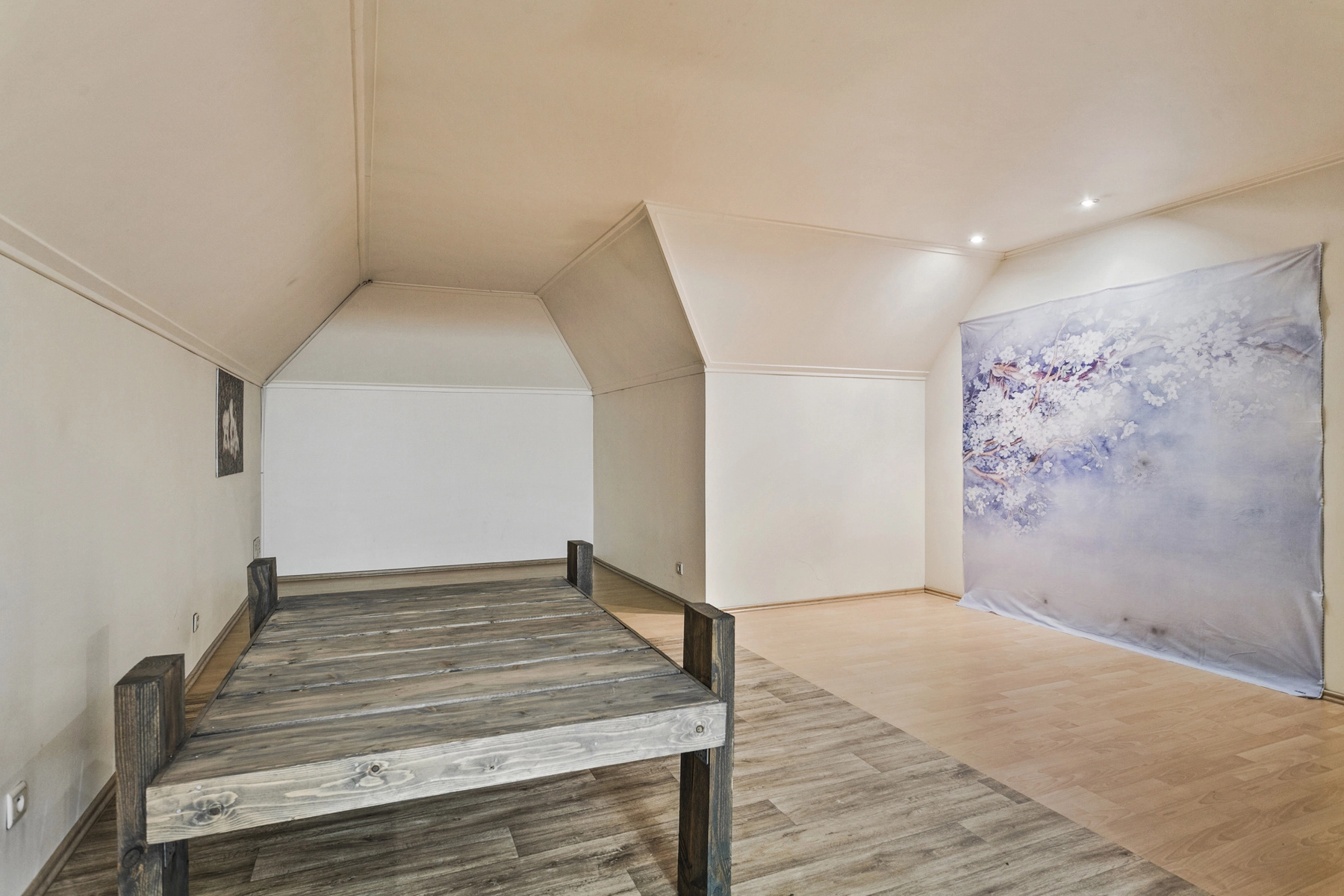 e81d6a784e784986914878d400fc0196 photo