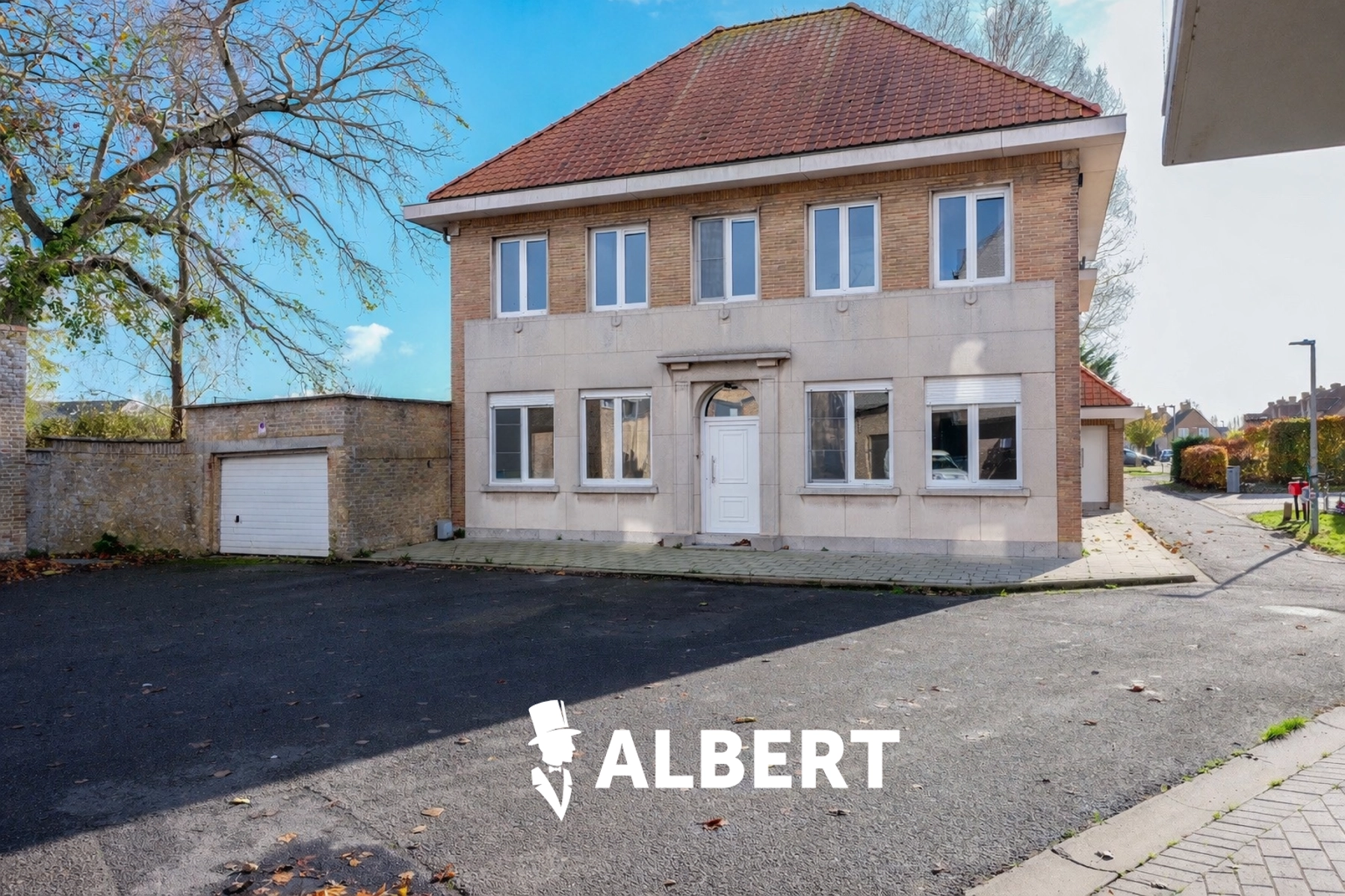 c1b3bce84c574a74909e1f8e63640a4d photo