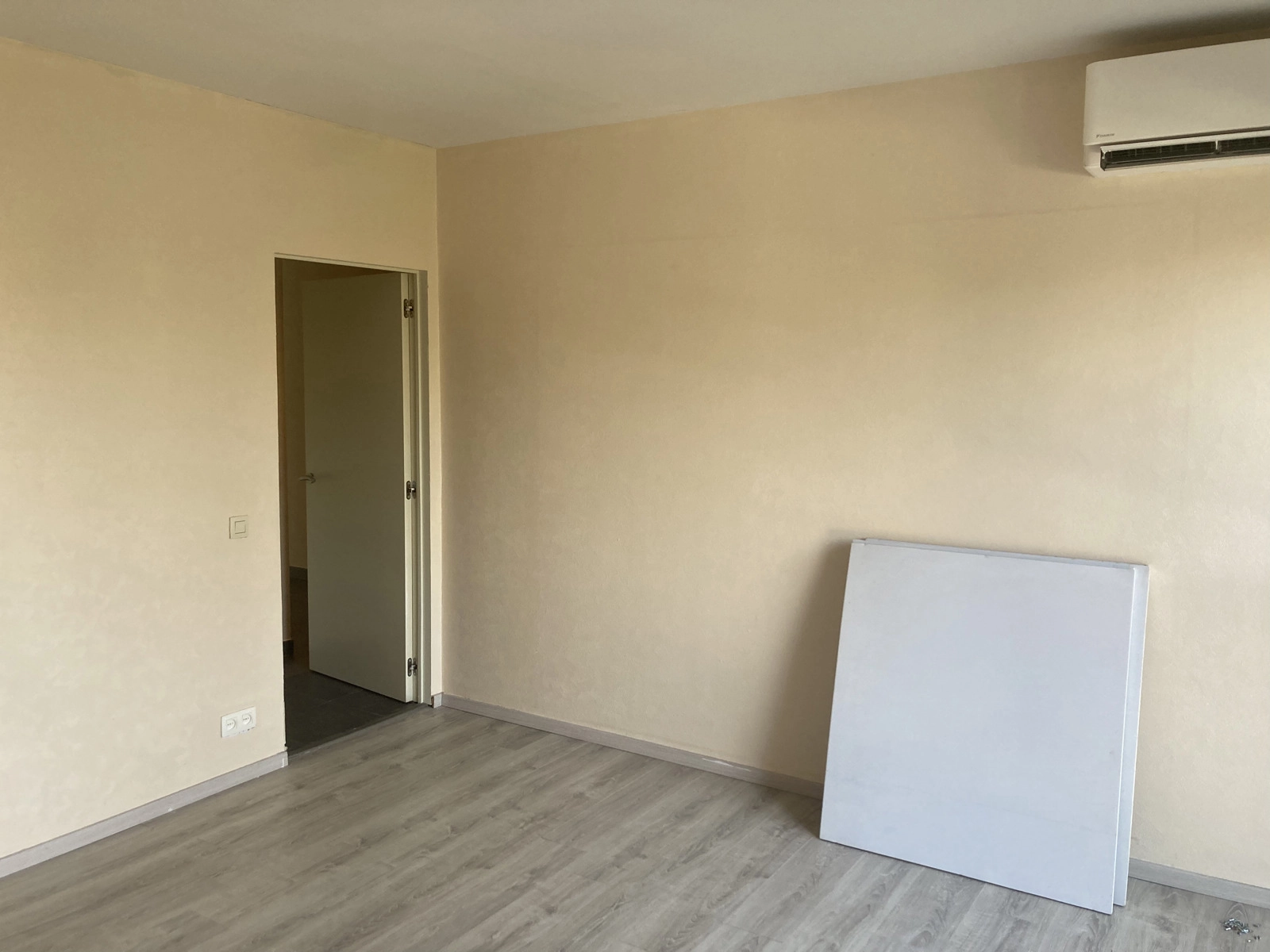 a44012e98a3c49fc9be59b0943e87437 photo