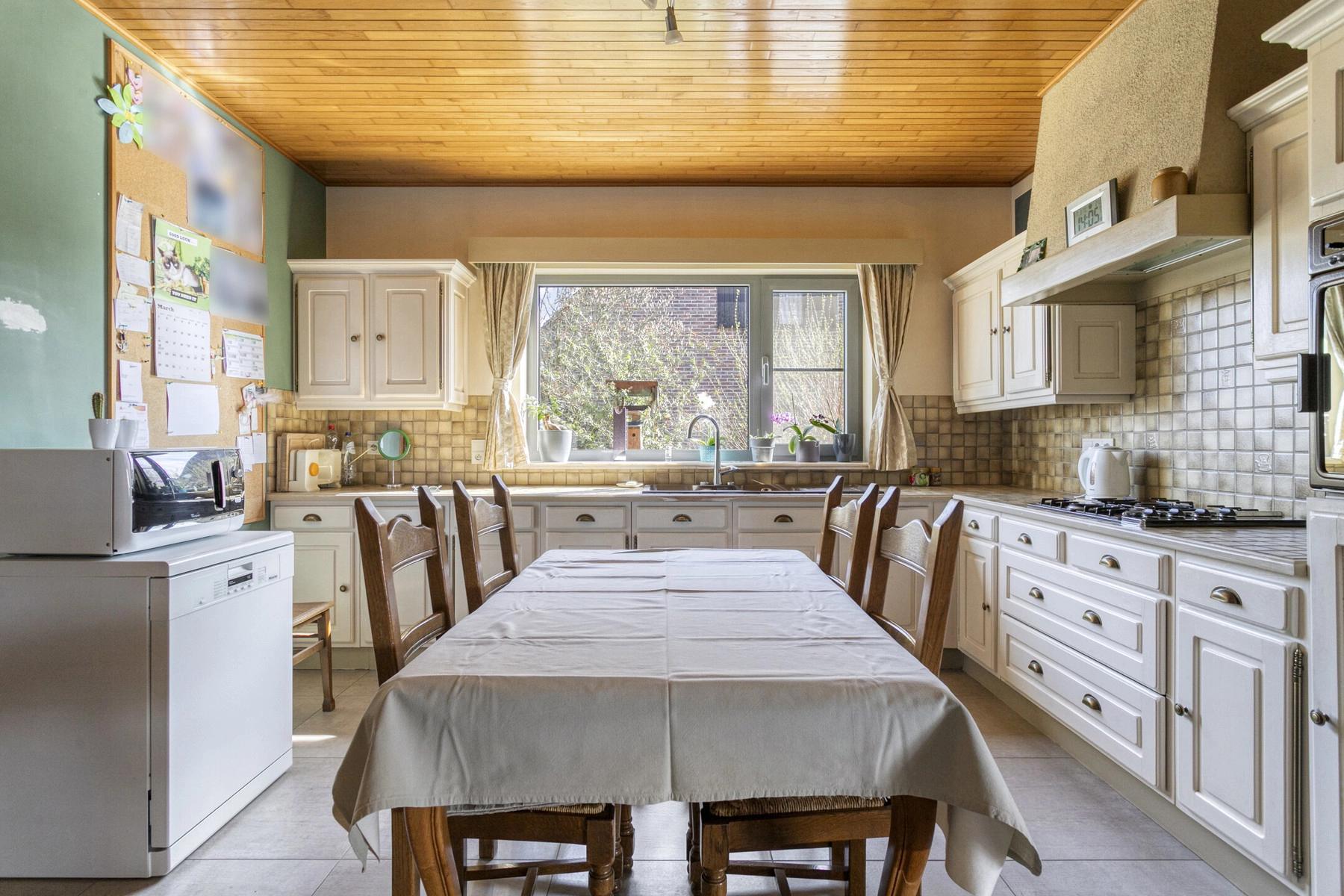 9694480ac6994fdcae3f98055b0d6b71 photo