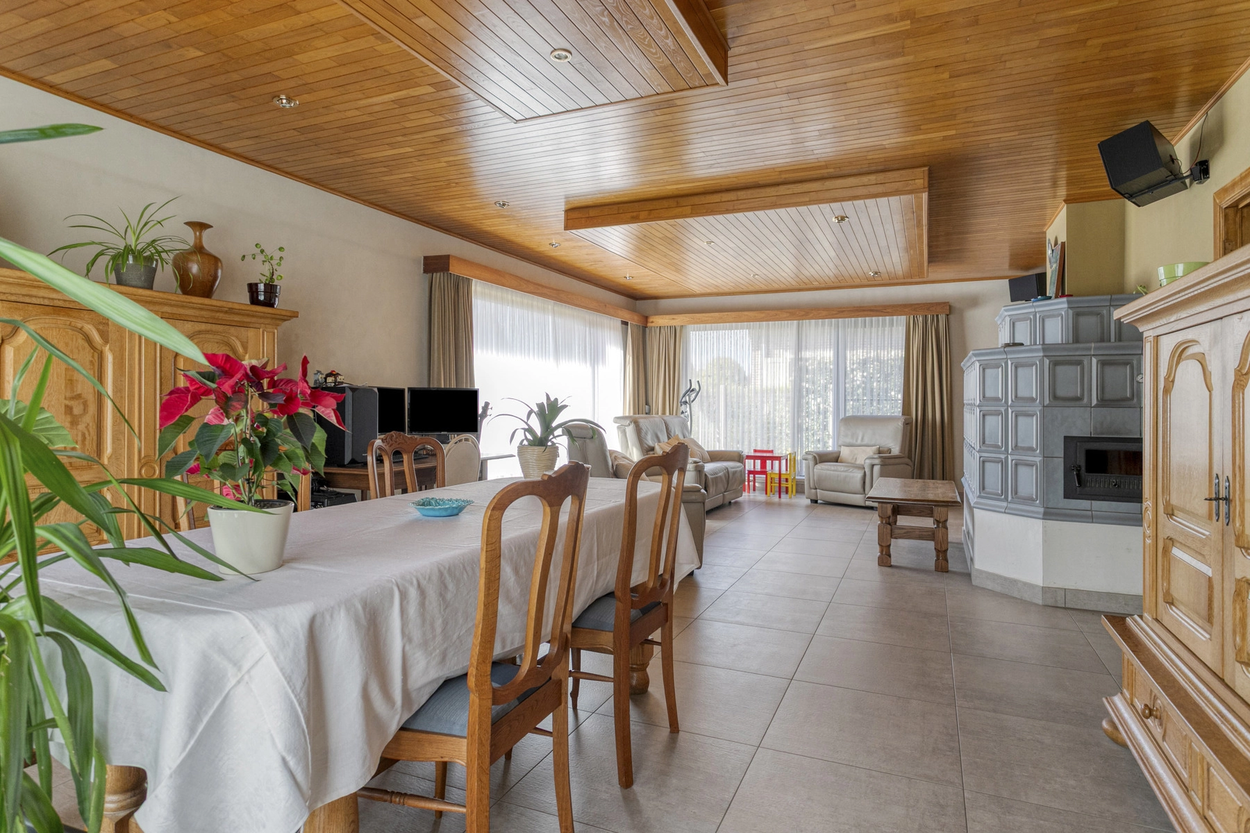 dfc89461f0ca4ba1b7d3dbd9772358f1 photo