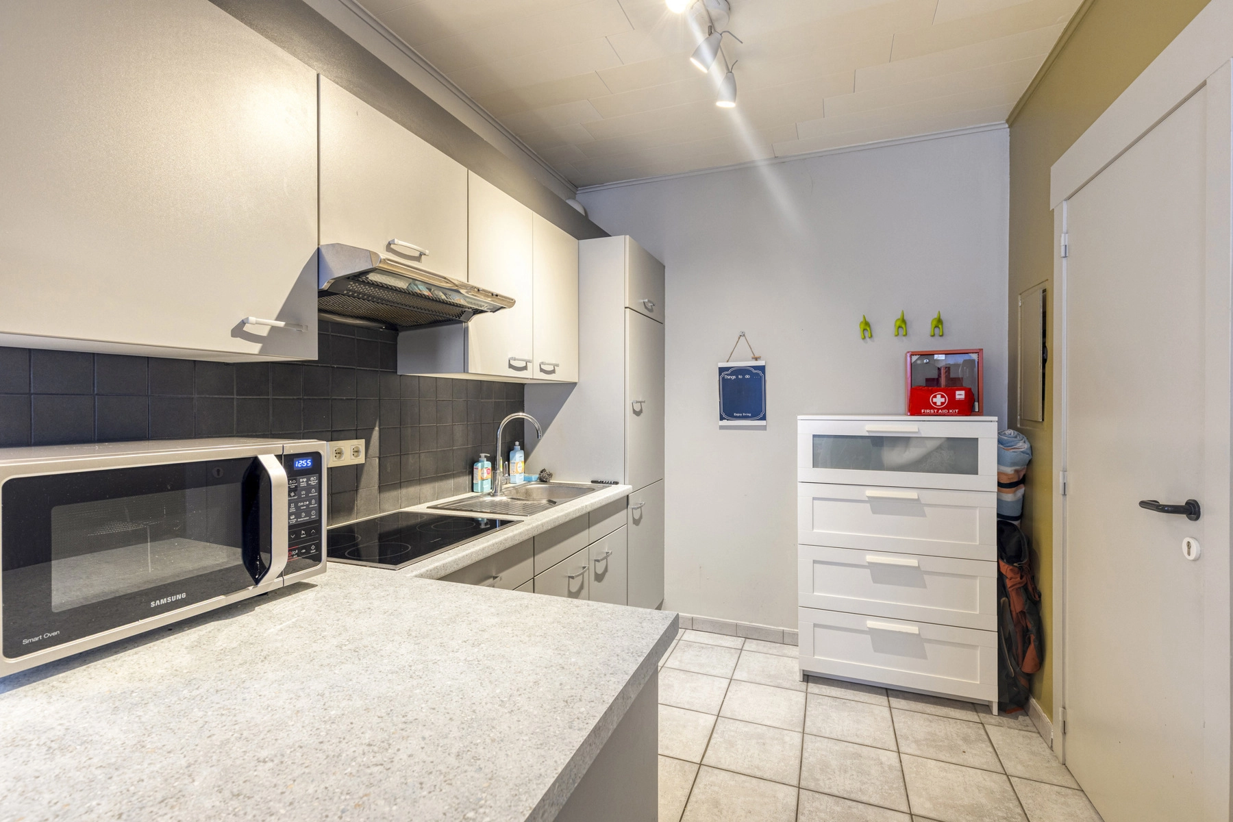 5f384983fae04791bd33c10204f51a2a photo