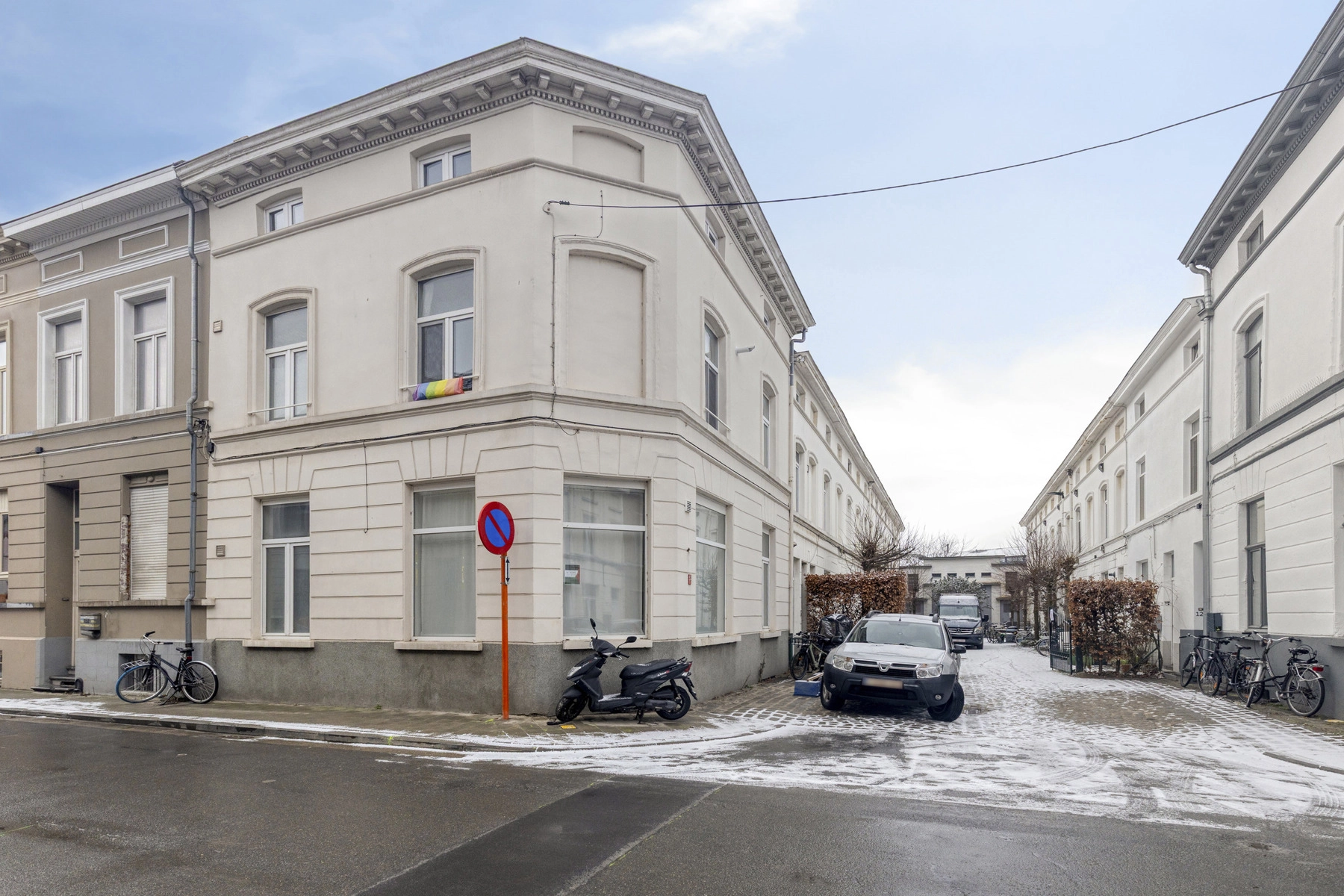 f9491c048e8e4b7187475fd6bda5d6c9 photo