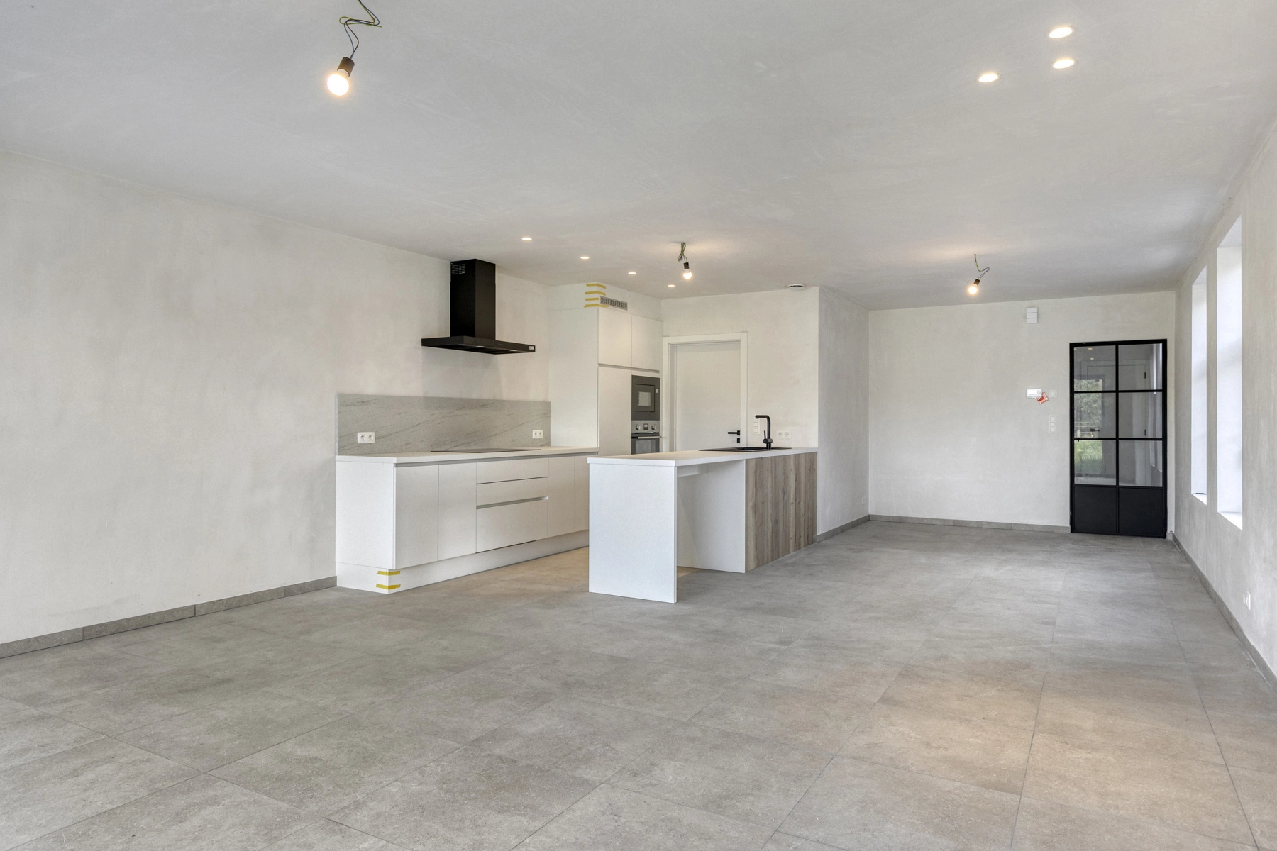 9a9c984e7bce40e89ab7c334939c7665 photo