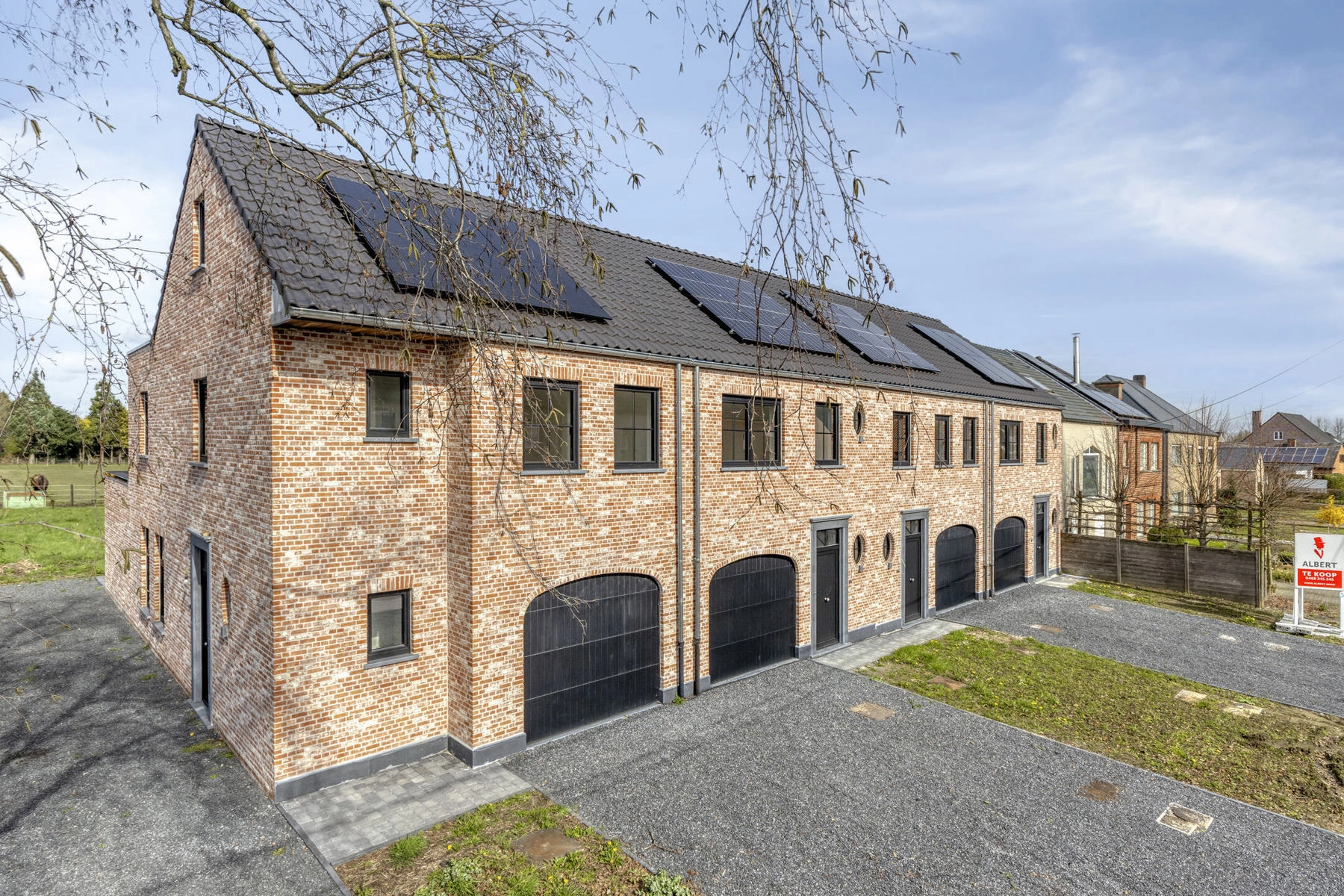 f49ac49eef794468a8342965cb6133b0 photo