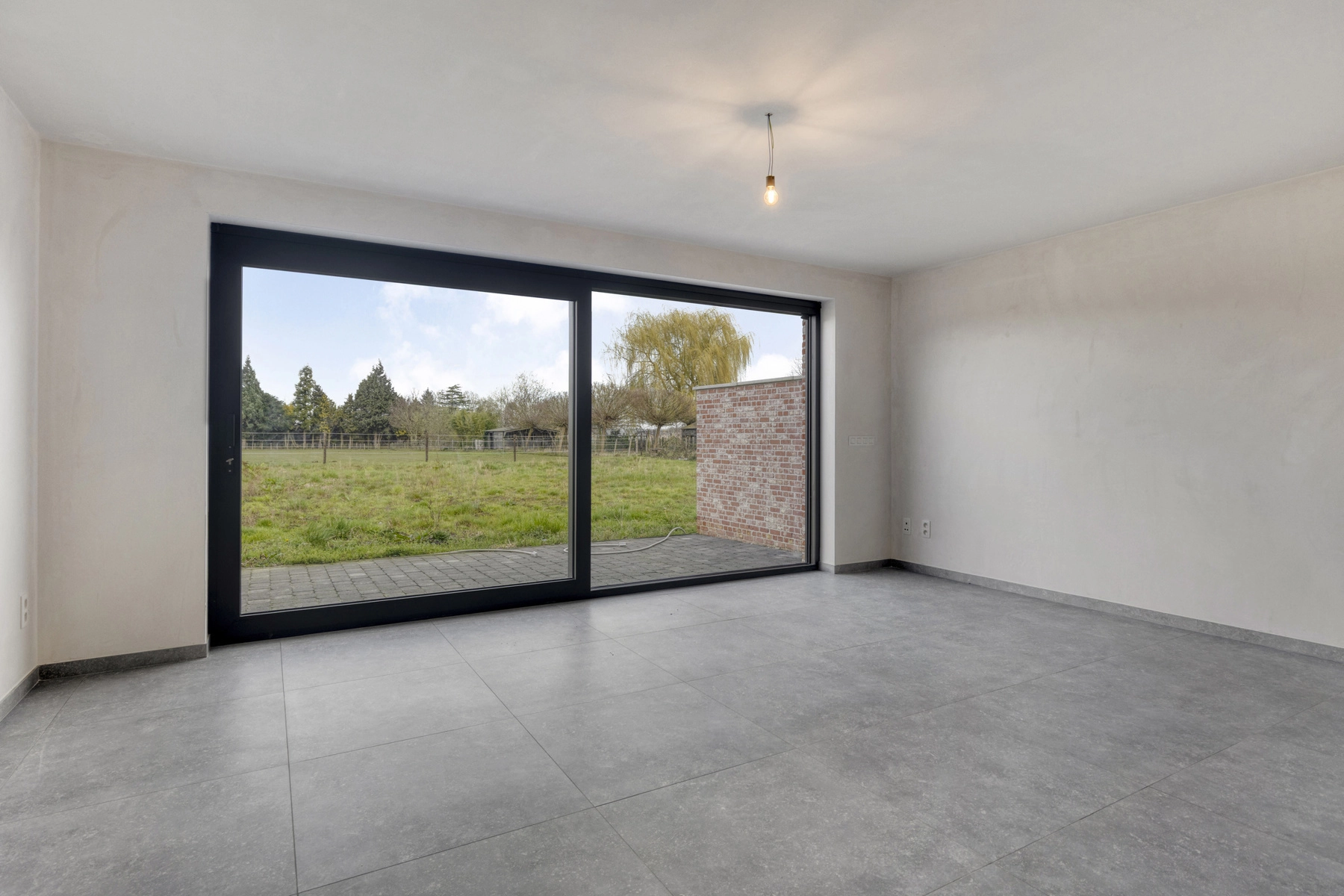 7874517540b64c798c1be33a3892fd3b photo