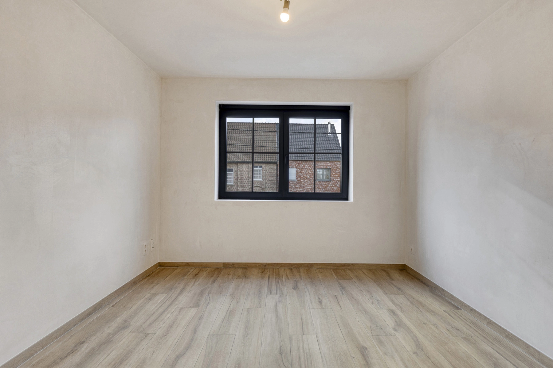 e67bd3da59114518a1920717588ca52b photo