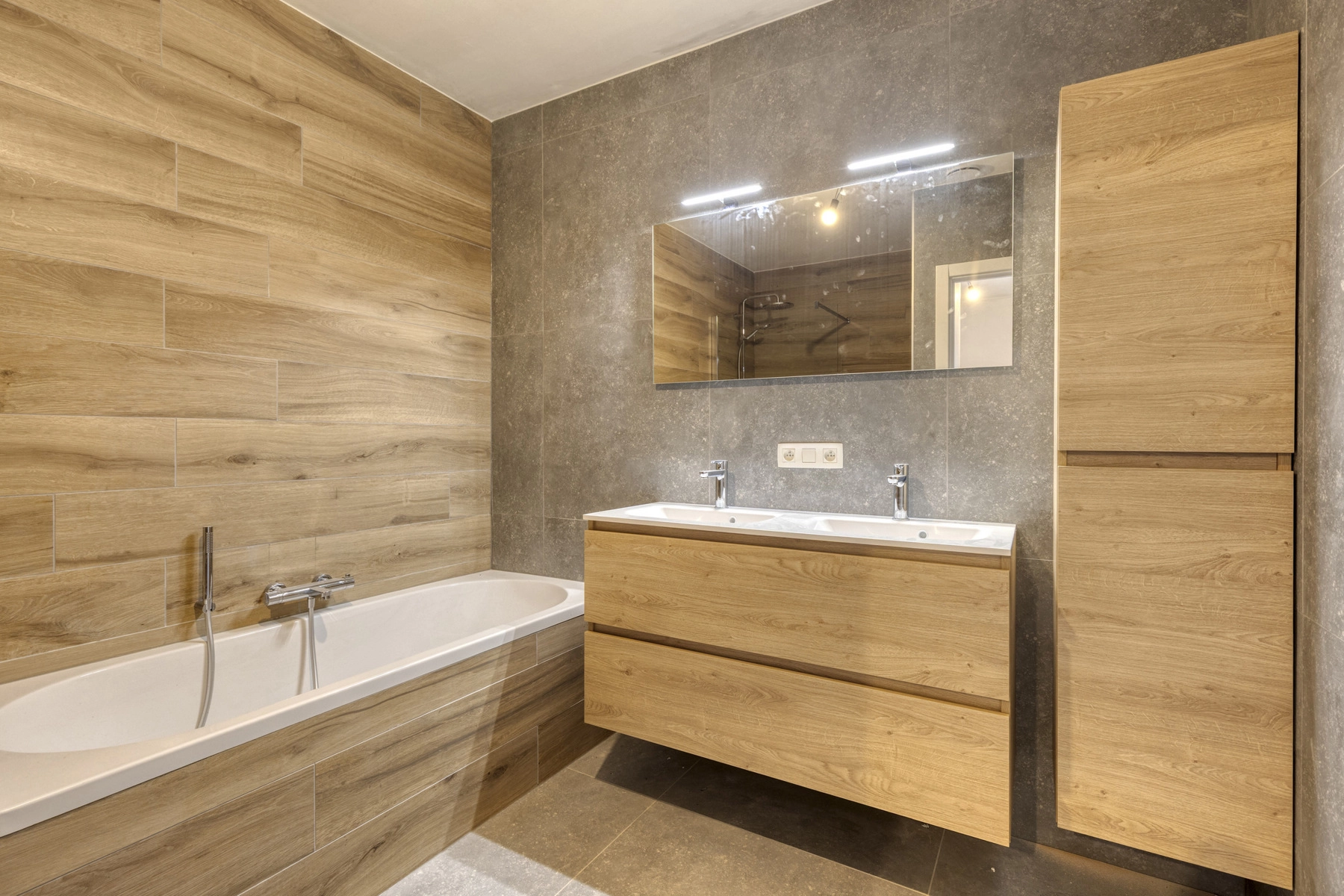 01bd82a0488b4f67ac49f2a15b6dd2e8 photo