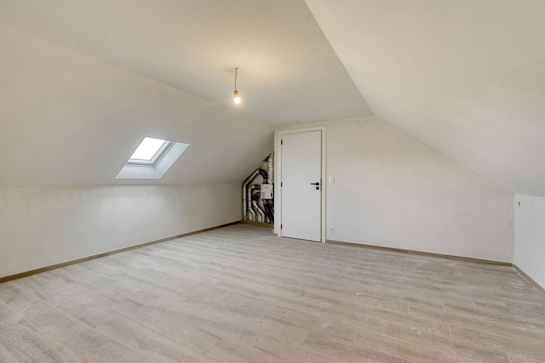 040cc367cb8843939a82f5b5c9361cbe photo