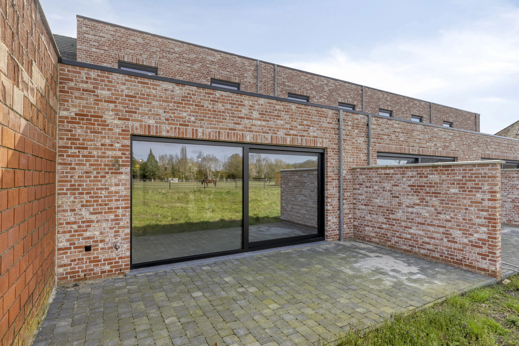 0e1db60da41a45e9addc41a9e1d9b125 photo