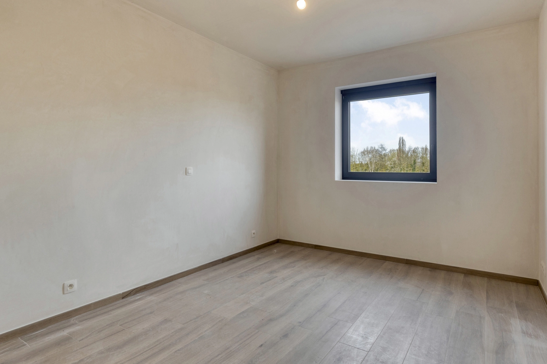 c2b3babf90c04bfcb39750557675b1be photo