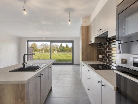 7c56260ac33e45bb9f0817056d063a51 thumbnail