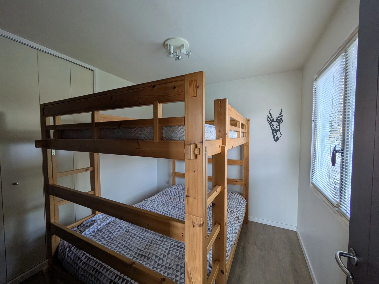 9232f4543b6143eb810b5c0ebe9be49f photo