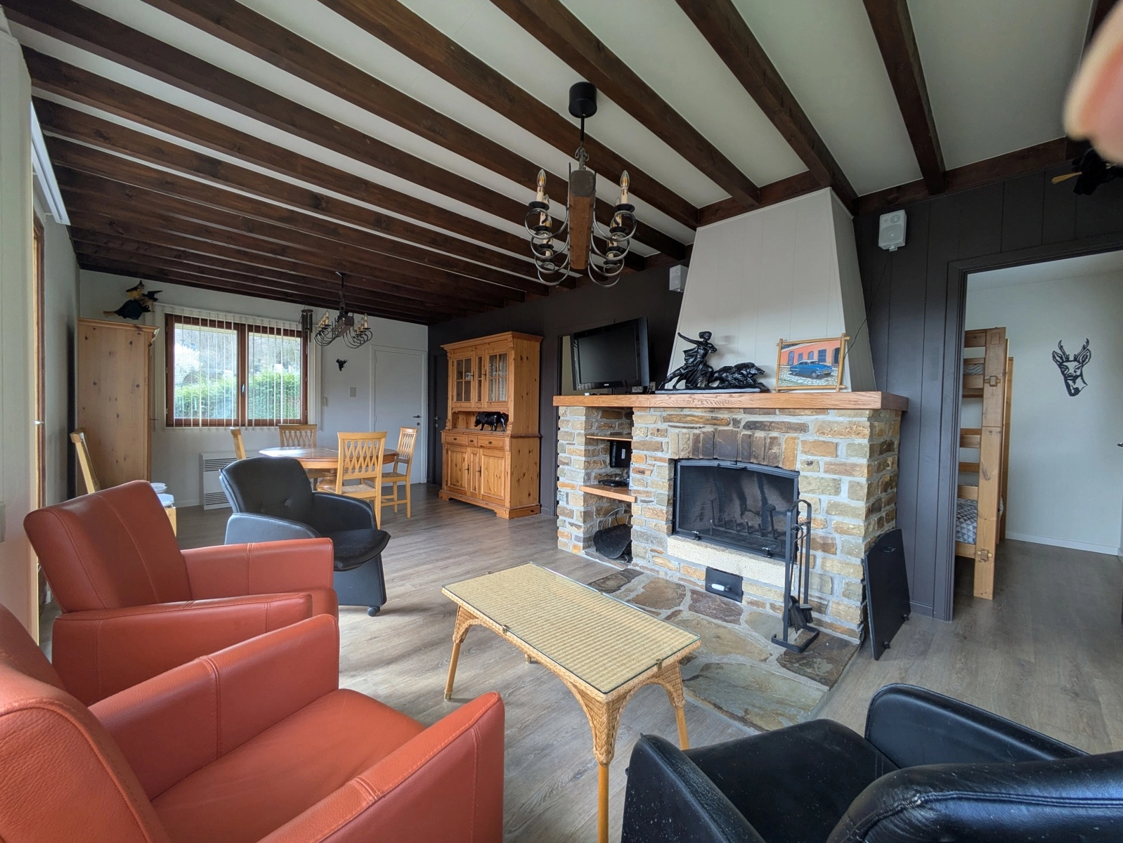 d11c9f8fe01c4a69a429d8d16ce6d41b photo