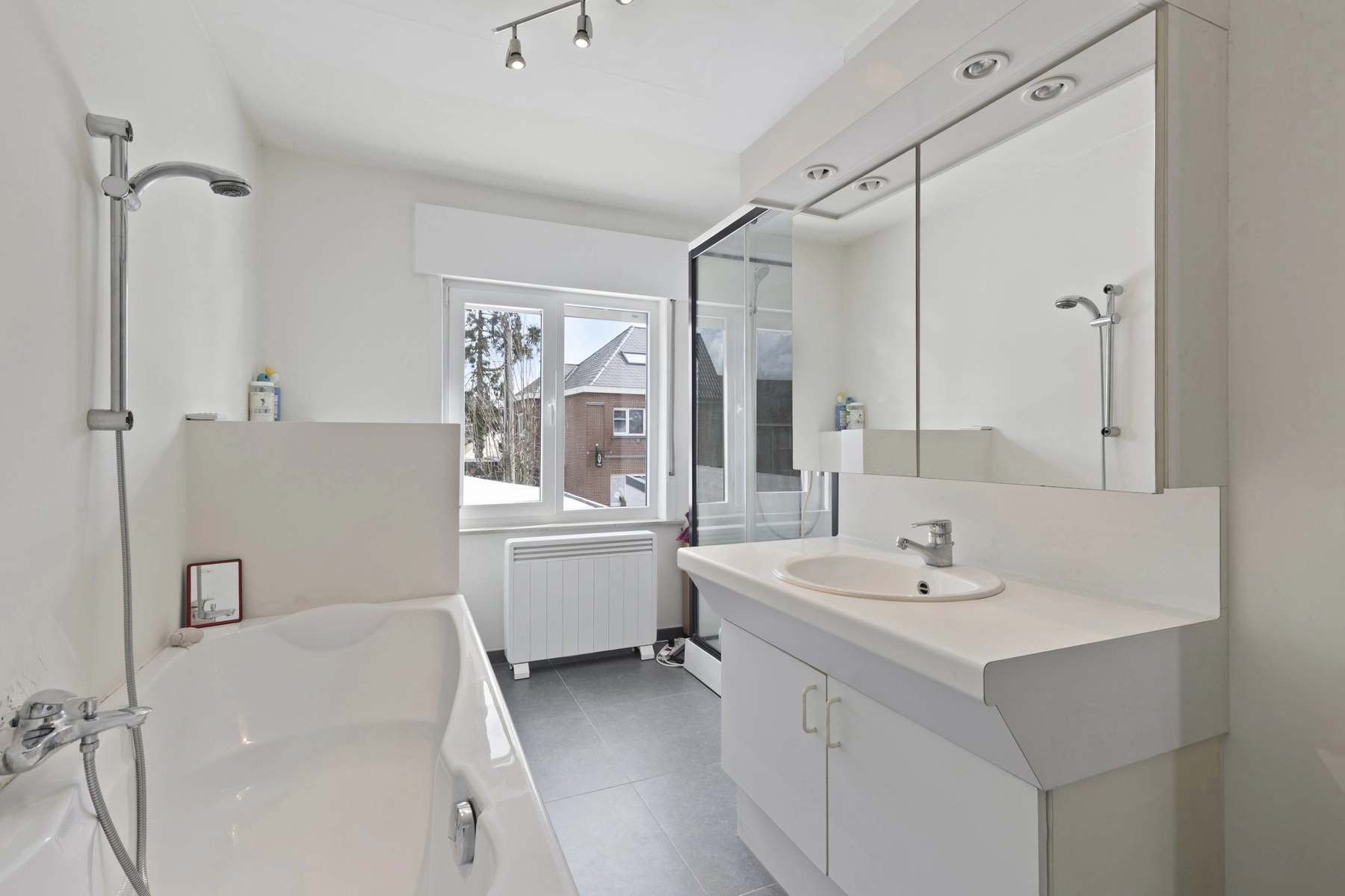 0a5287f6177345f2bd6fc124ae6479c6 photo