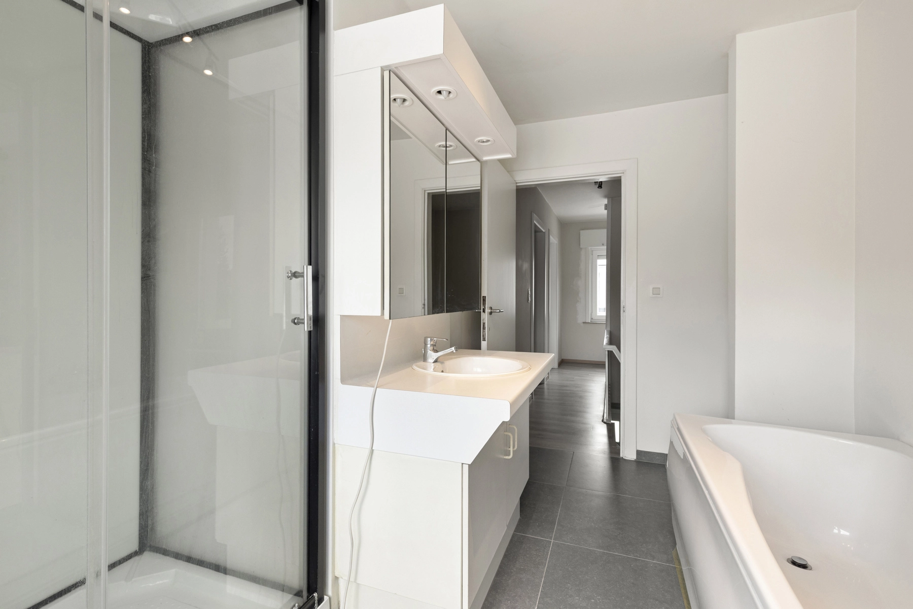 c0e2495cb6cf4a27b6f9fd36a4f03818 photo