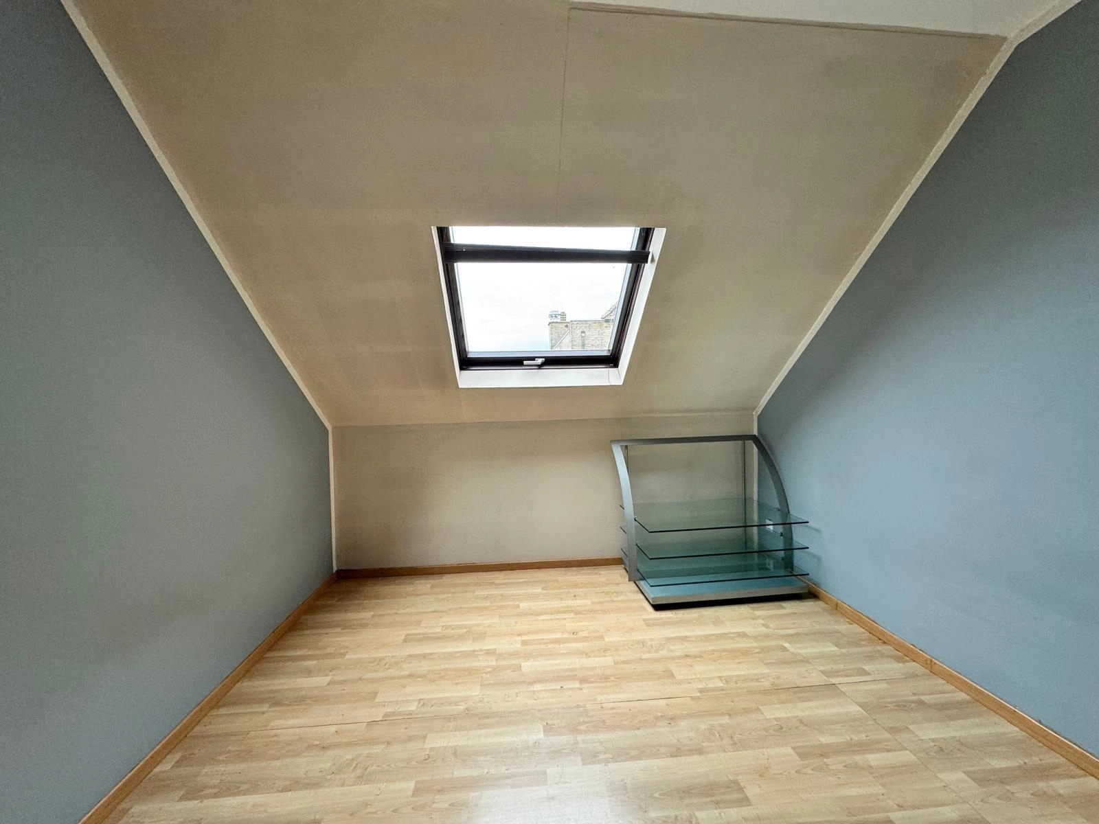 0efa408838e341f88debbc2f2e6cf689 photo