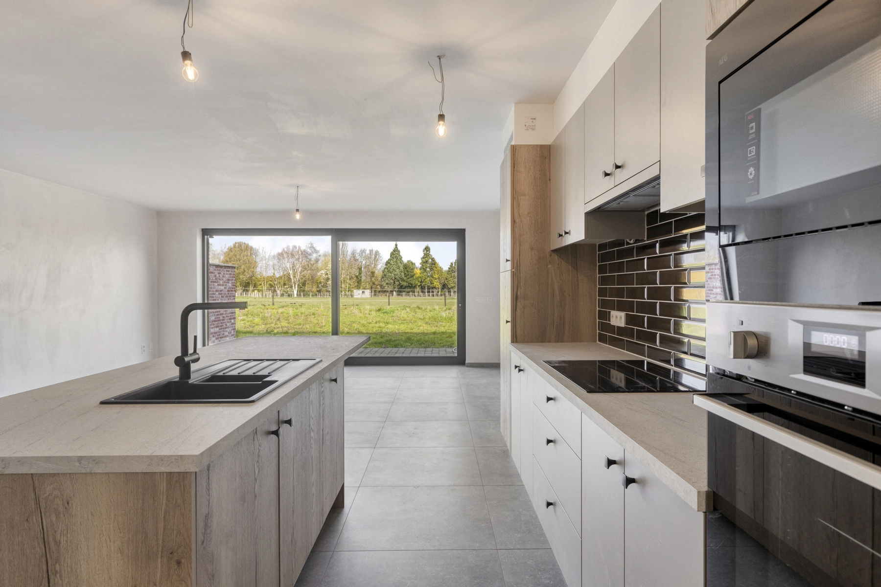 7c56260ac33e45bb9f0817056d063a51 photo