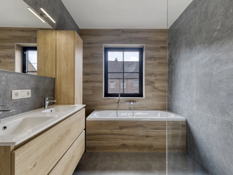 97602e9f2e2049a480bea05c6c49ae82 thumbnail