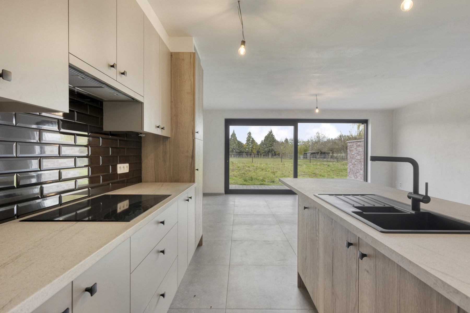 1452f07f07c047a59a27ed1a638cd131 photo