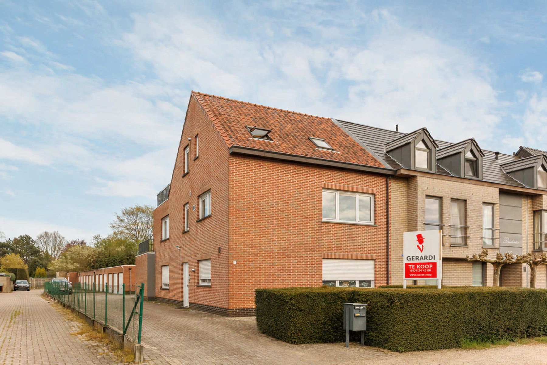 99fc94e24eb44c2e9c868382b658a915 photo