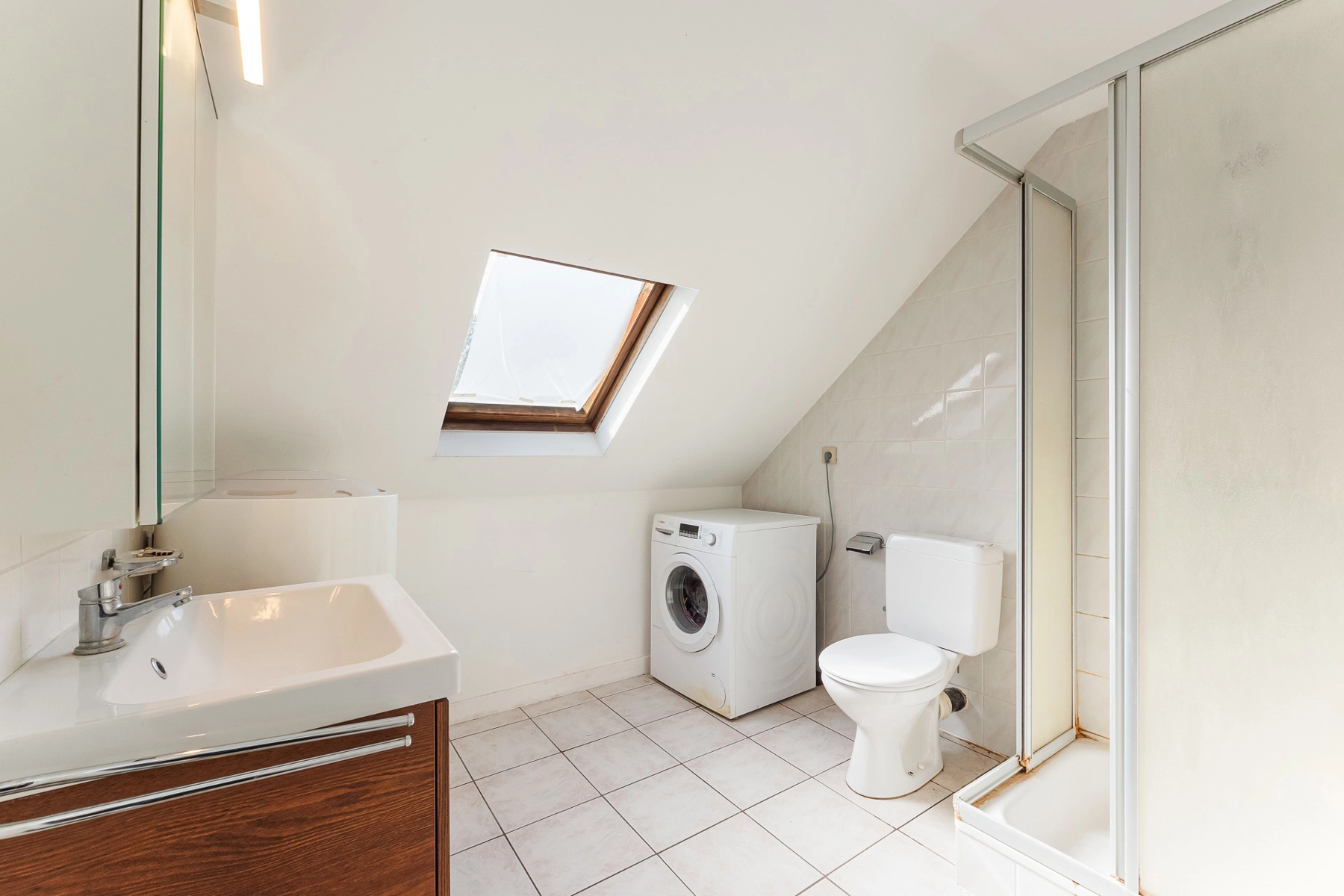 ae3f905047e346aea8d73e9211aaae25 photo