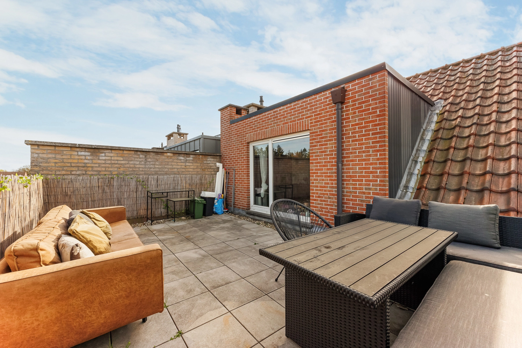 d153827c3ed84e03a5ceb810514272c0 photo